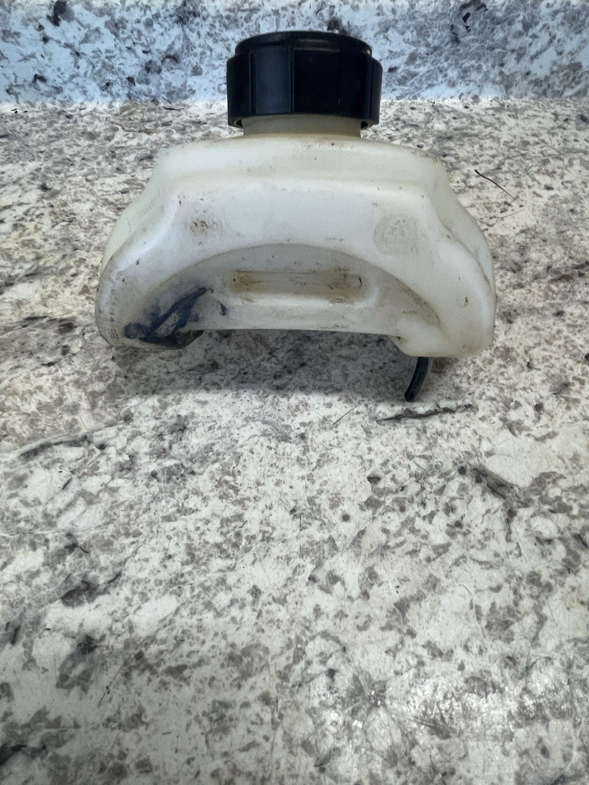 OEM MTD Bolens BL100 31cc 17″ Weed Trimmer Gas Tank Fuel Tank W/Cap