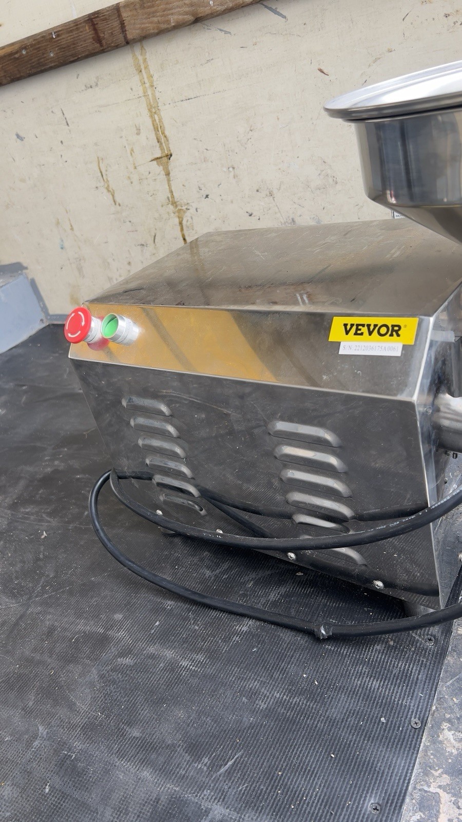 VEVOR 3000W 110V Stainless Steel Grain Mill Grinder w/ Hopper Model 3000