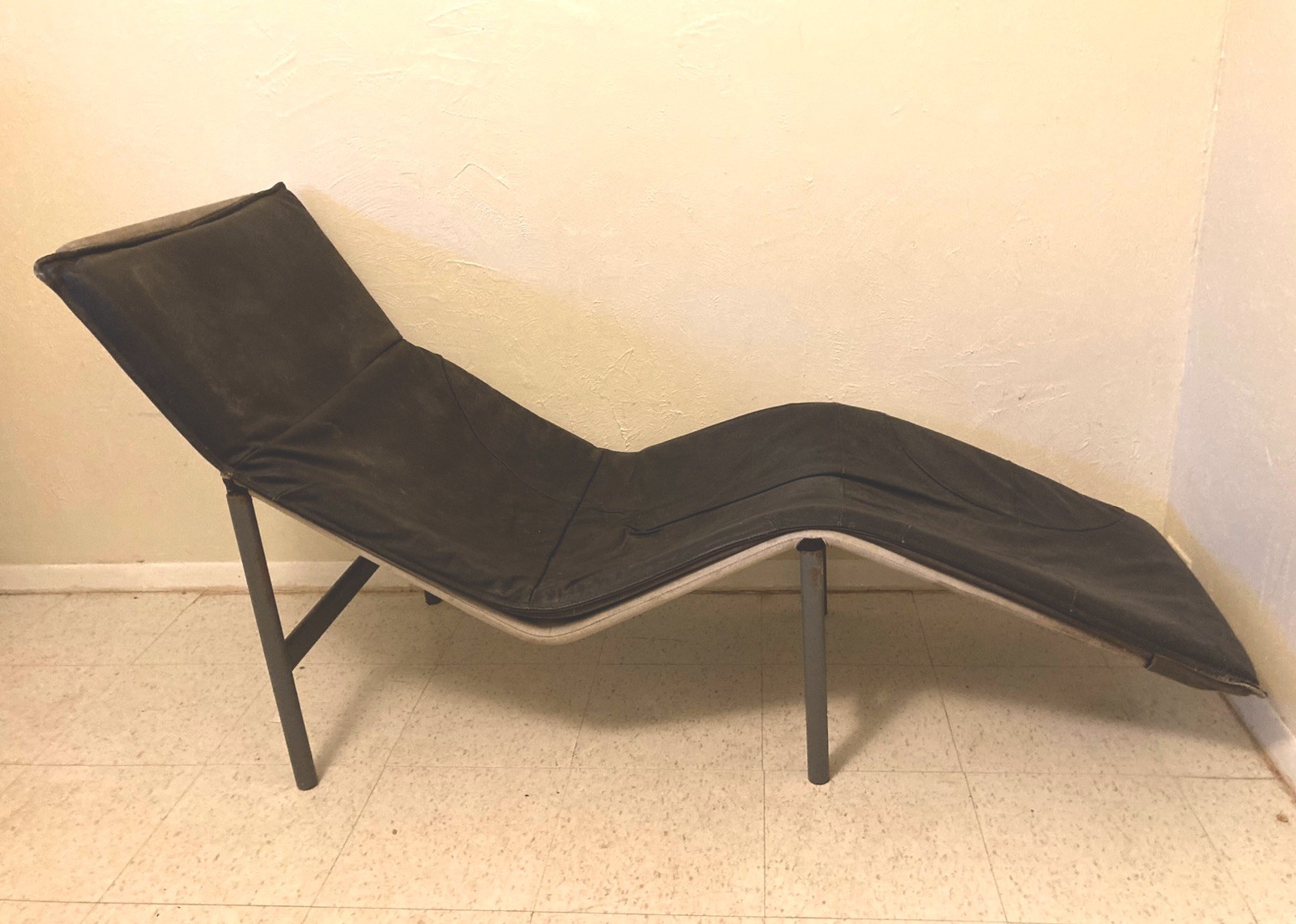Skye Leather Chaise Lounge Chair by Tord Bjorklund, Sweden, circa 1970s