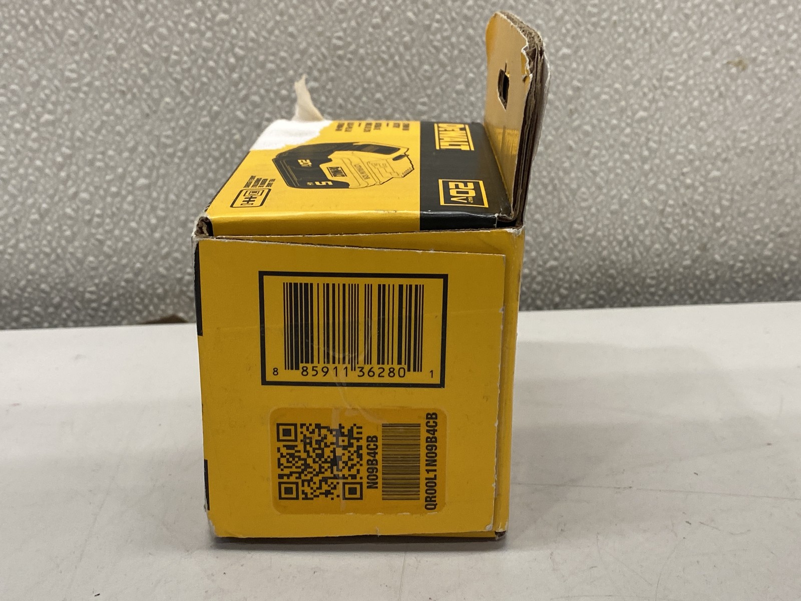 DeWalt 20V Max 5Ah Li-Ion Battery Pack DCB205