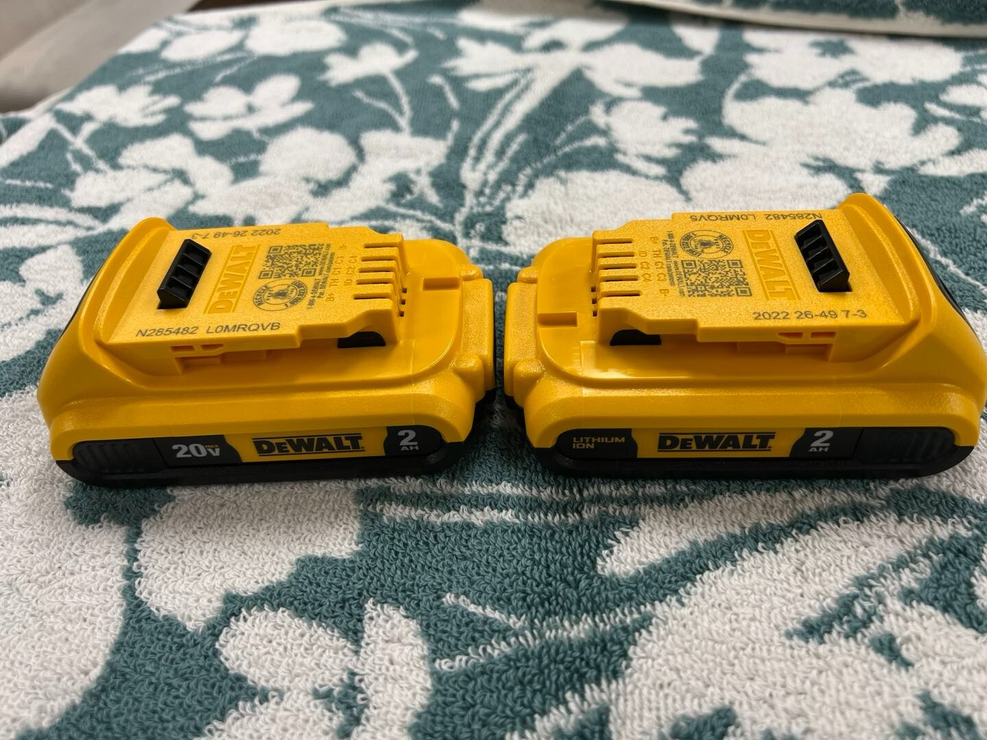 New DEWALT Genuine DCB203-2 20V 2Ah Lithium-Ion Battery – 2 Pack