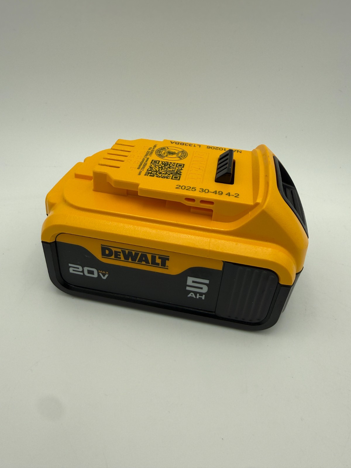 NEW 2025 Genuine DEWALT DCB205 20V MAX 20 Volt Li-ion 5.0Ah Battery 5ah OEM 5 ah