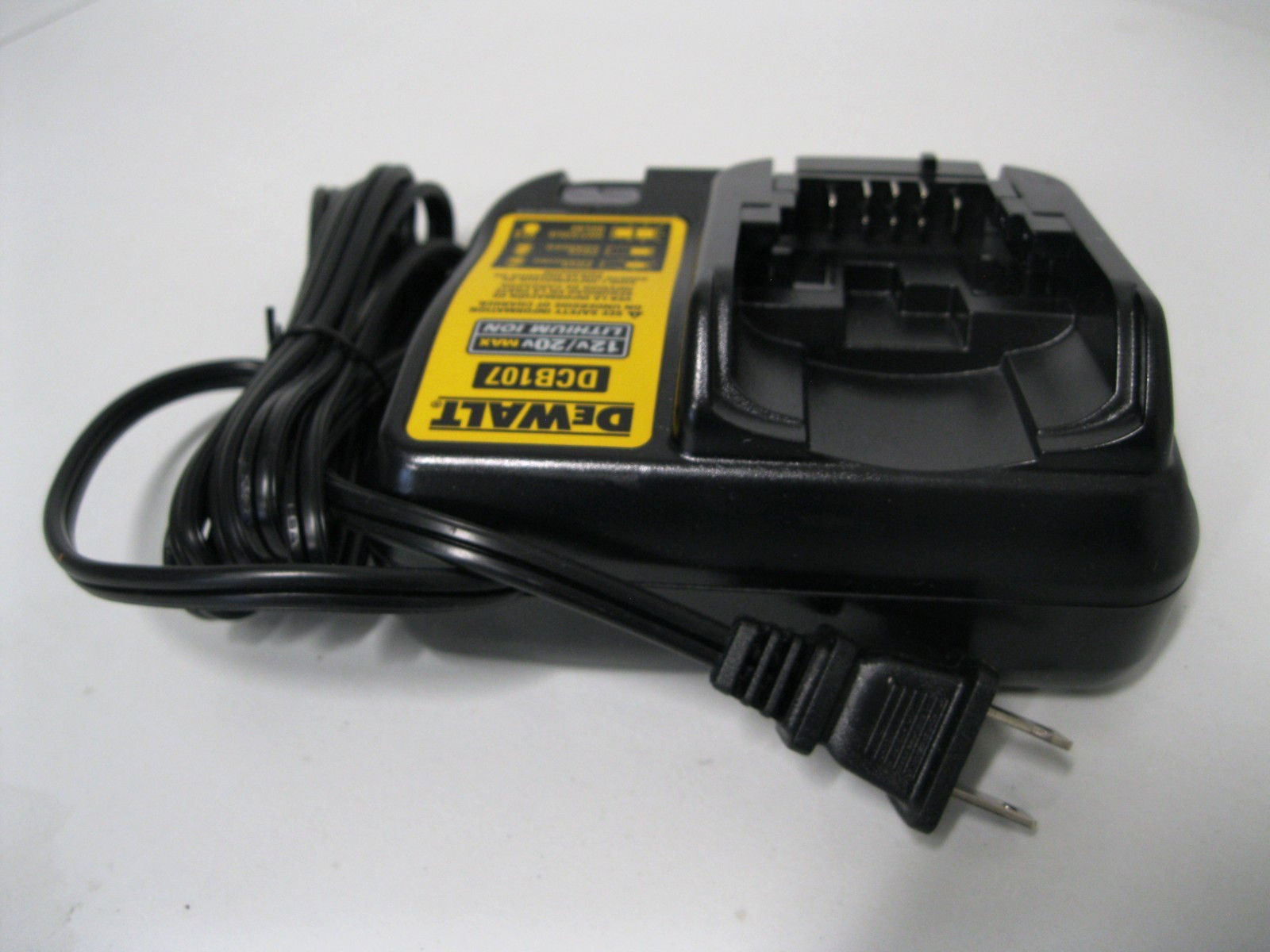 New Dewalt DCB107 12V & 20V Max Li-ion Battery Charger Replaces DCB112 , DCB100