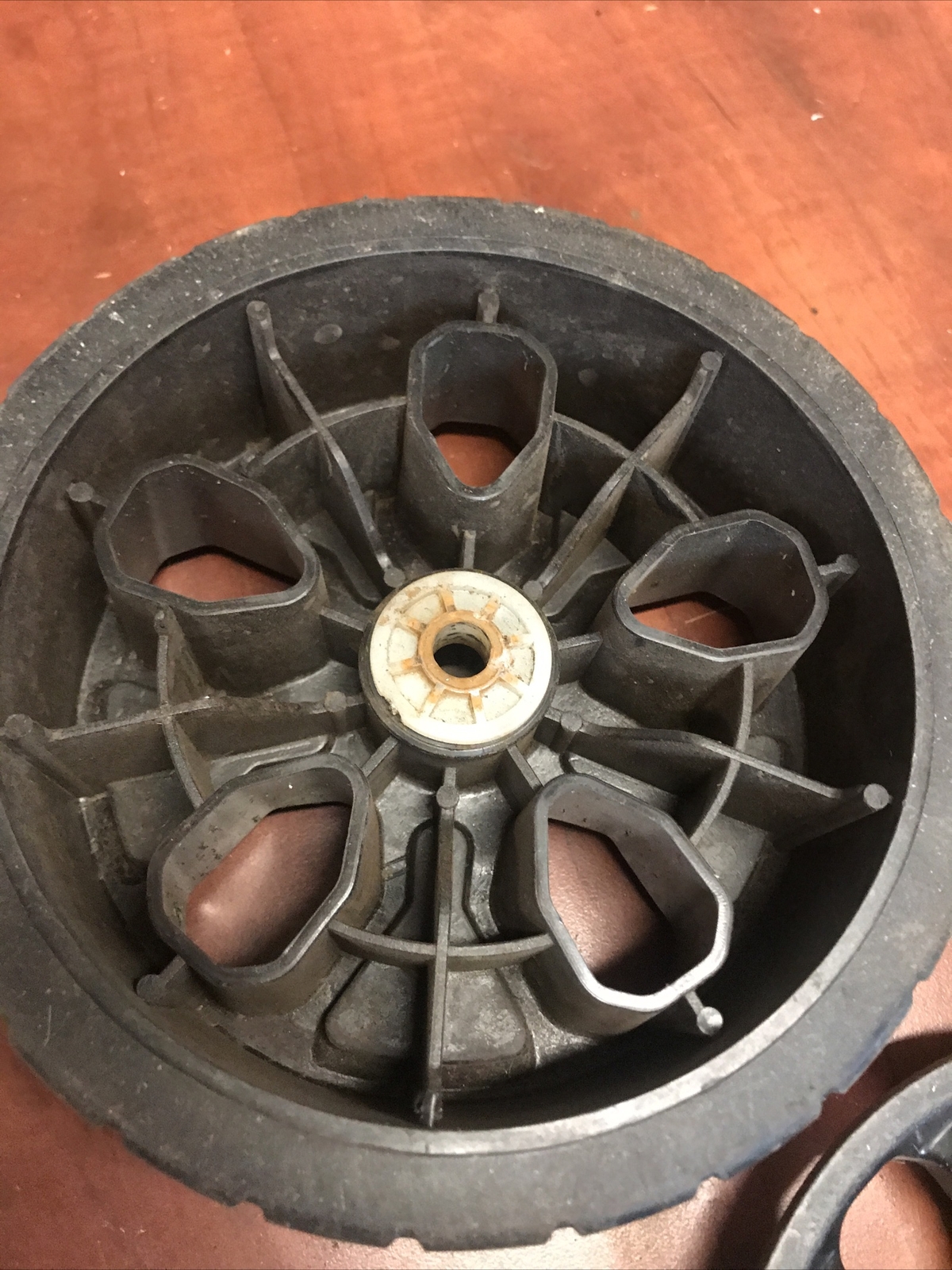 Used OEM Parts Front Wheel Assembly For Black&Decker MM2000 Lawnmower