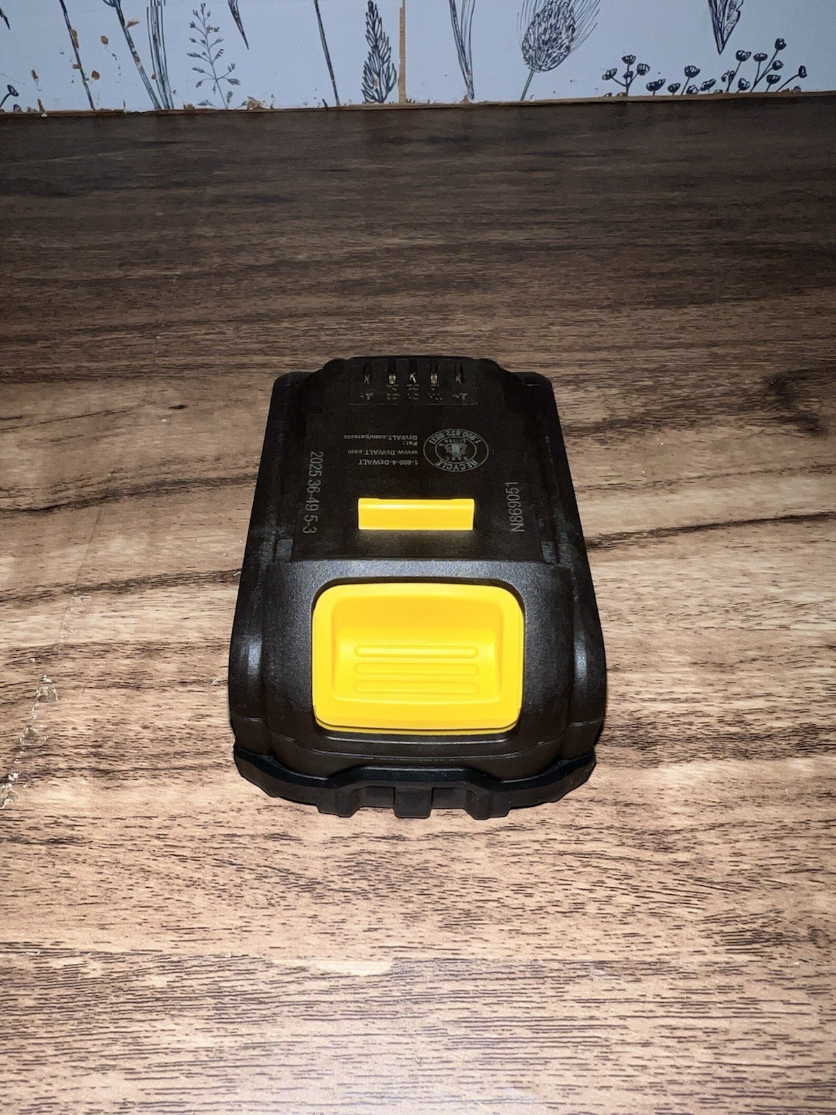 DEWALT 20V MAX 5Ah Lithium Ion Battery DCB205G, Oil Resistant, Yellow