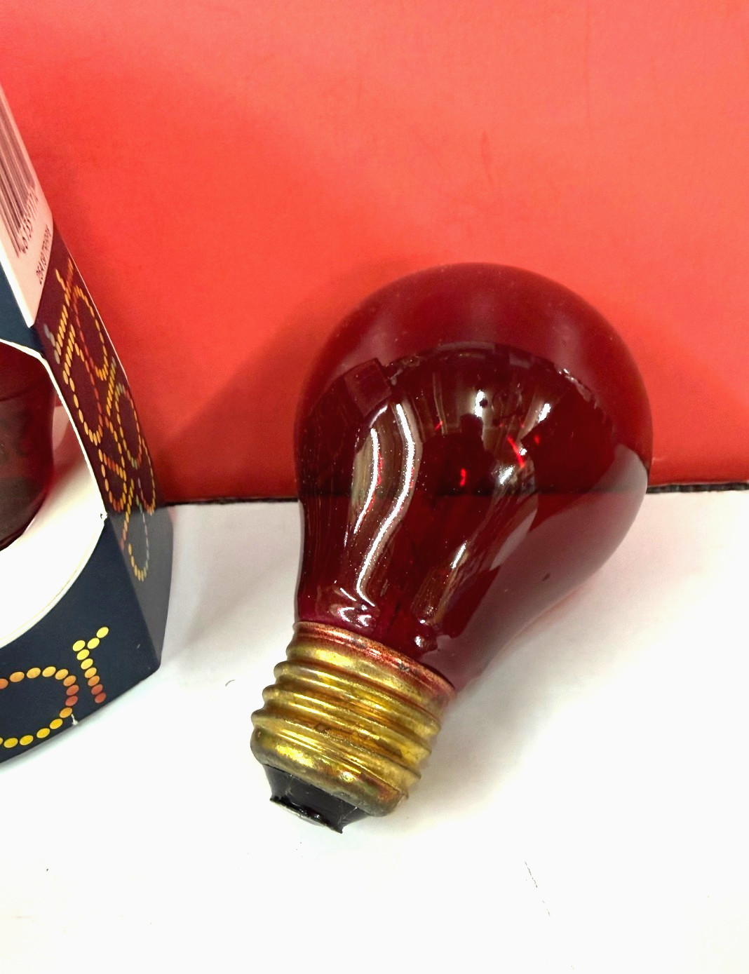 25A19/TR 25W 125V E26 Glass RED Transparent Party LIGHT BULB LAMP Dims NEW 11712