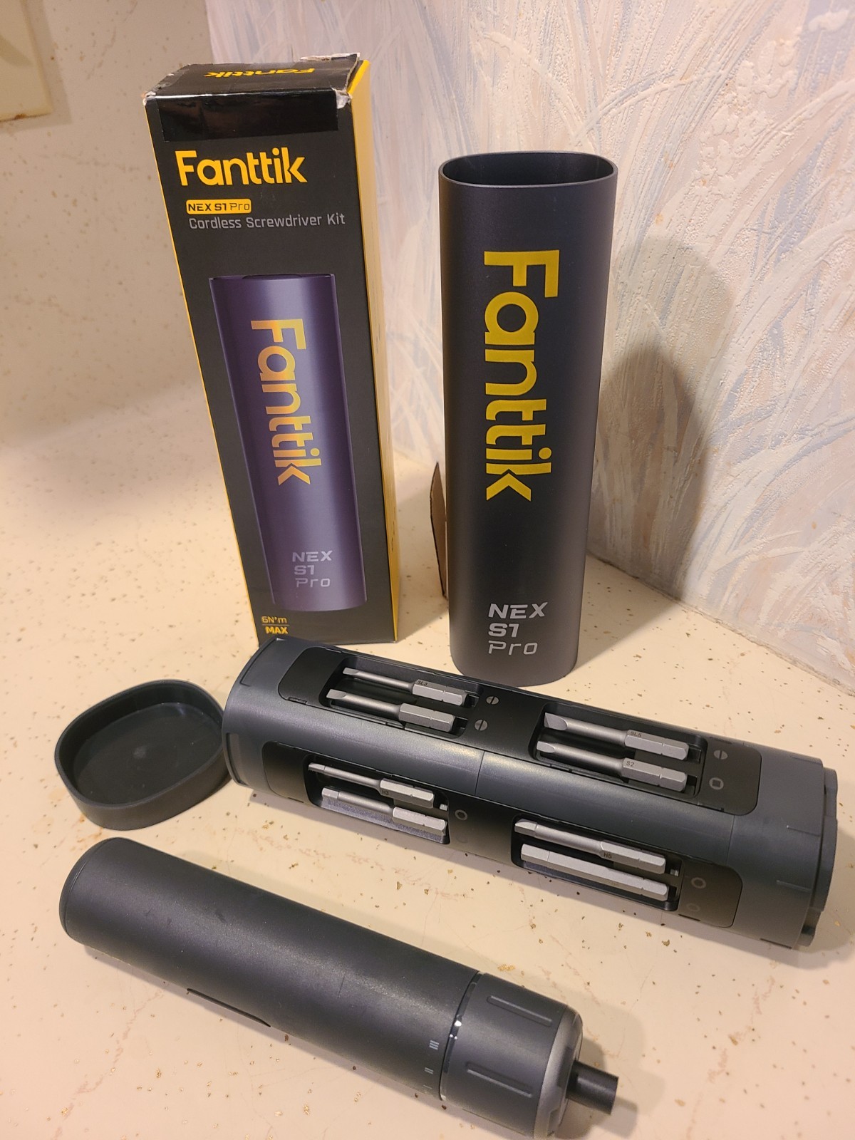 Fanttik S1 Pro 3.7V Electric Screwdriver, Cordless Screwdriver, 16 S2 Metal Bits
