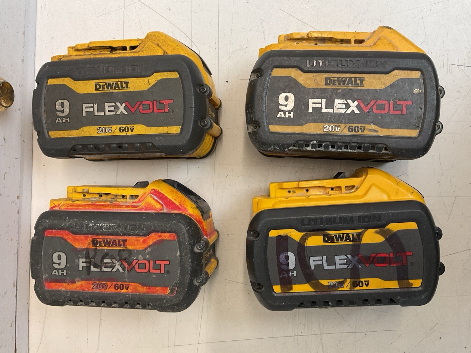 DeWalt DCB609 (4x) 9ah Lithium-Ion Flexvolt Battery 20/60v ***PARTS OR REPAIR***