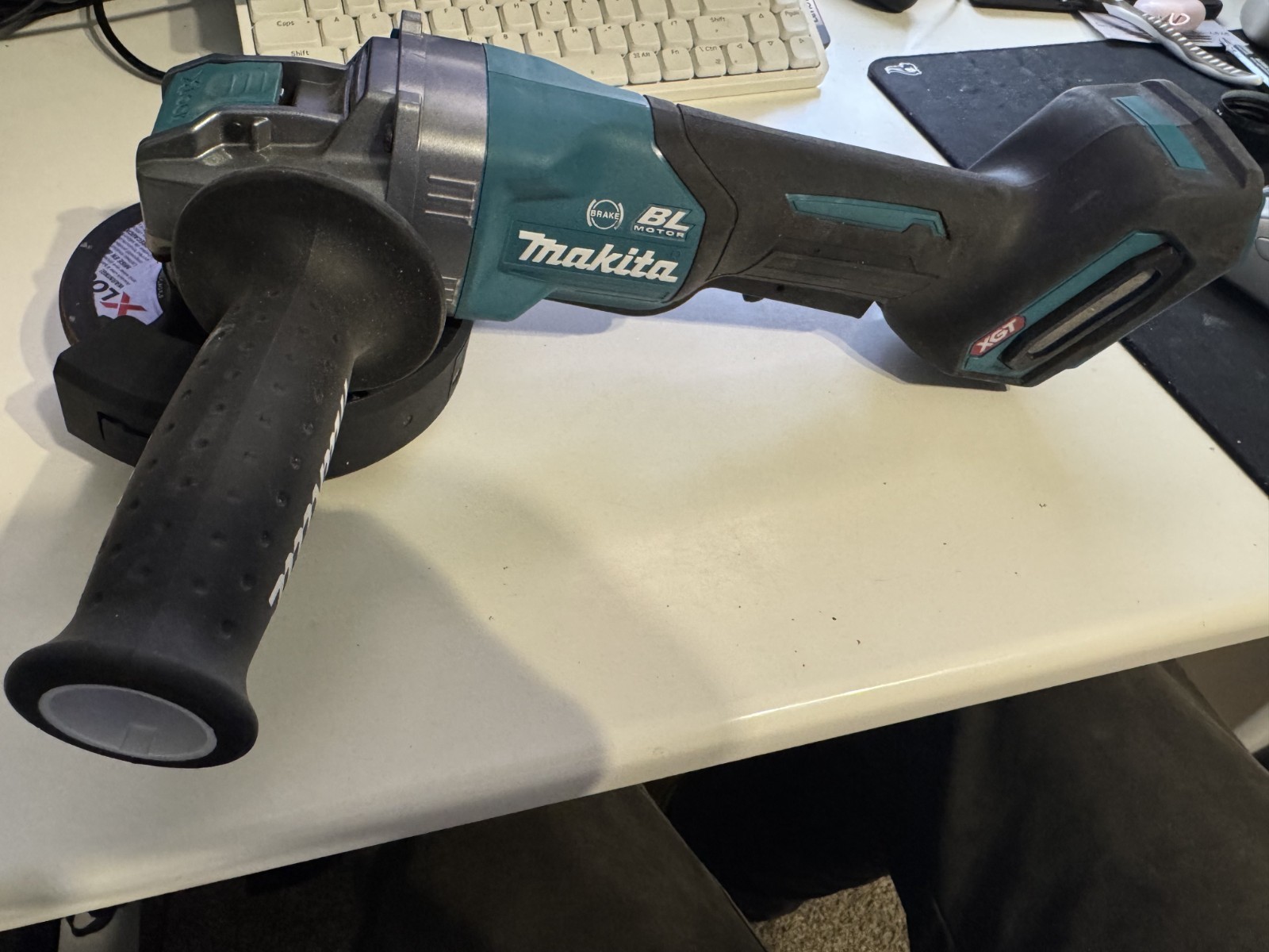 Makita GAG13 40V XGT 4‑1/2″/5″ X‑LOCK Paddle Switch Angle Grinder, Tool Only