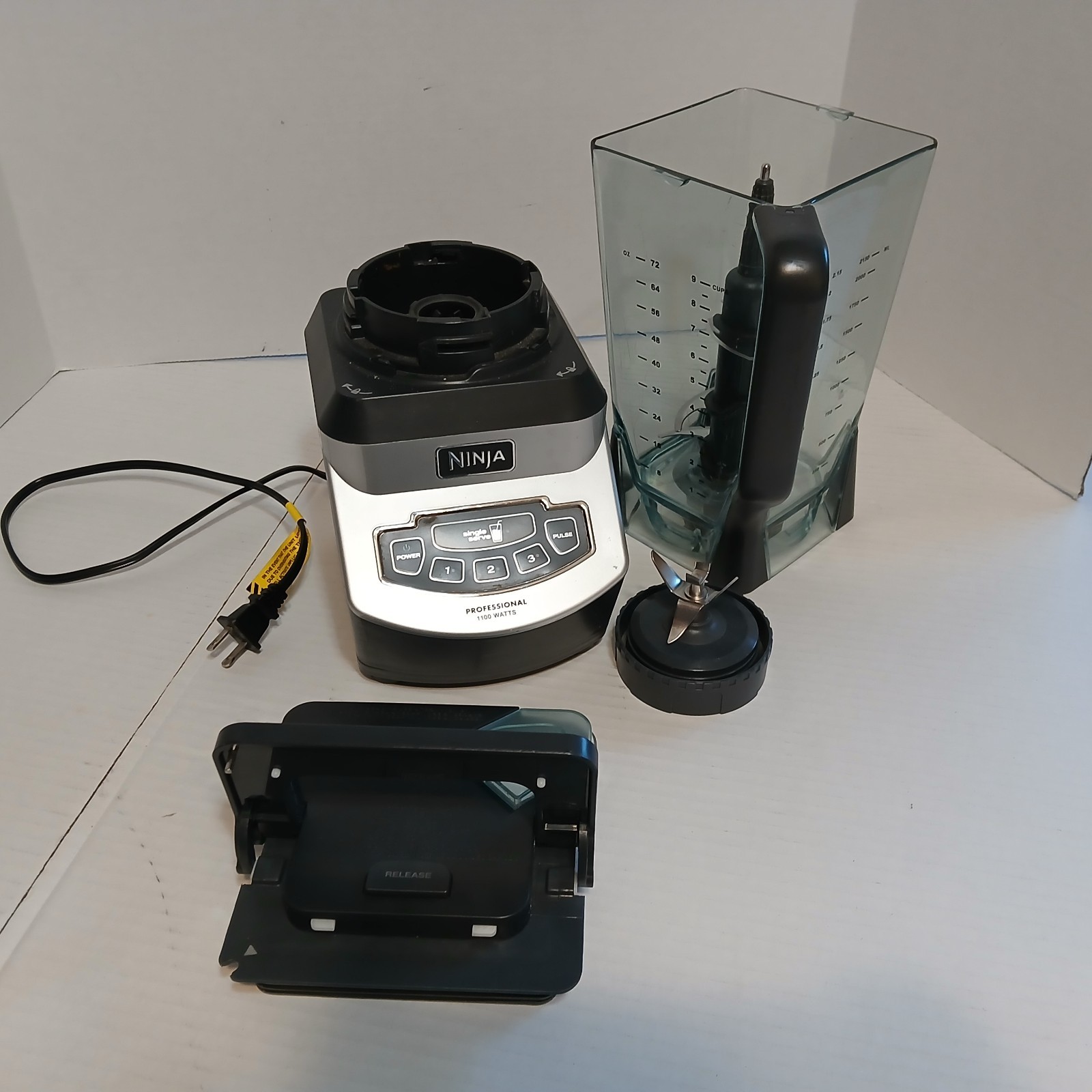 Ninja Professional 1100W Blender 72oz BL660