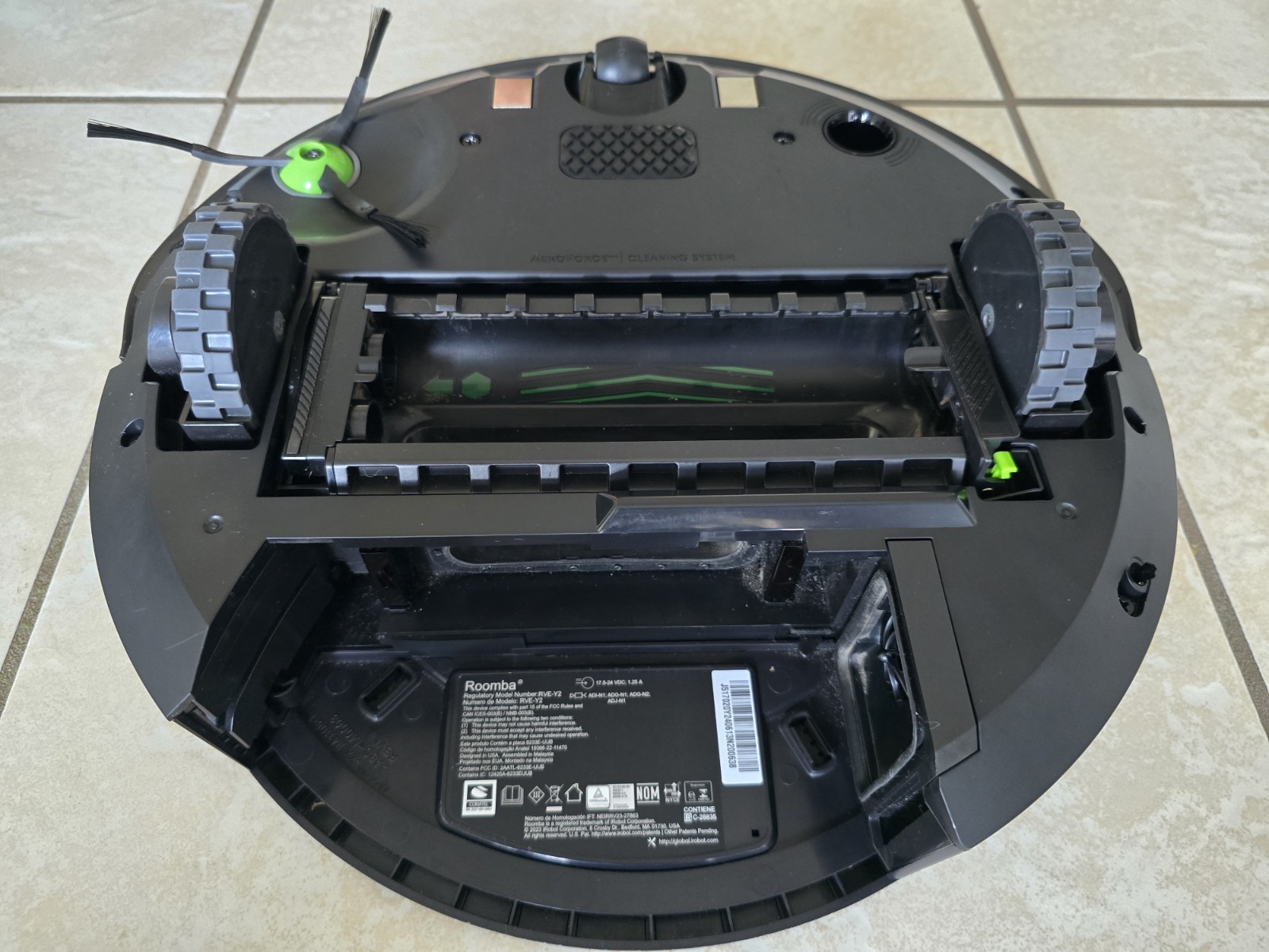 Robot Roomba J7 Robot Vacuum | Smart Mapping | Obstacle Avoidance | Black