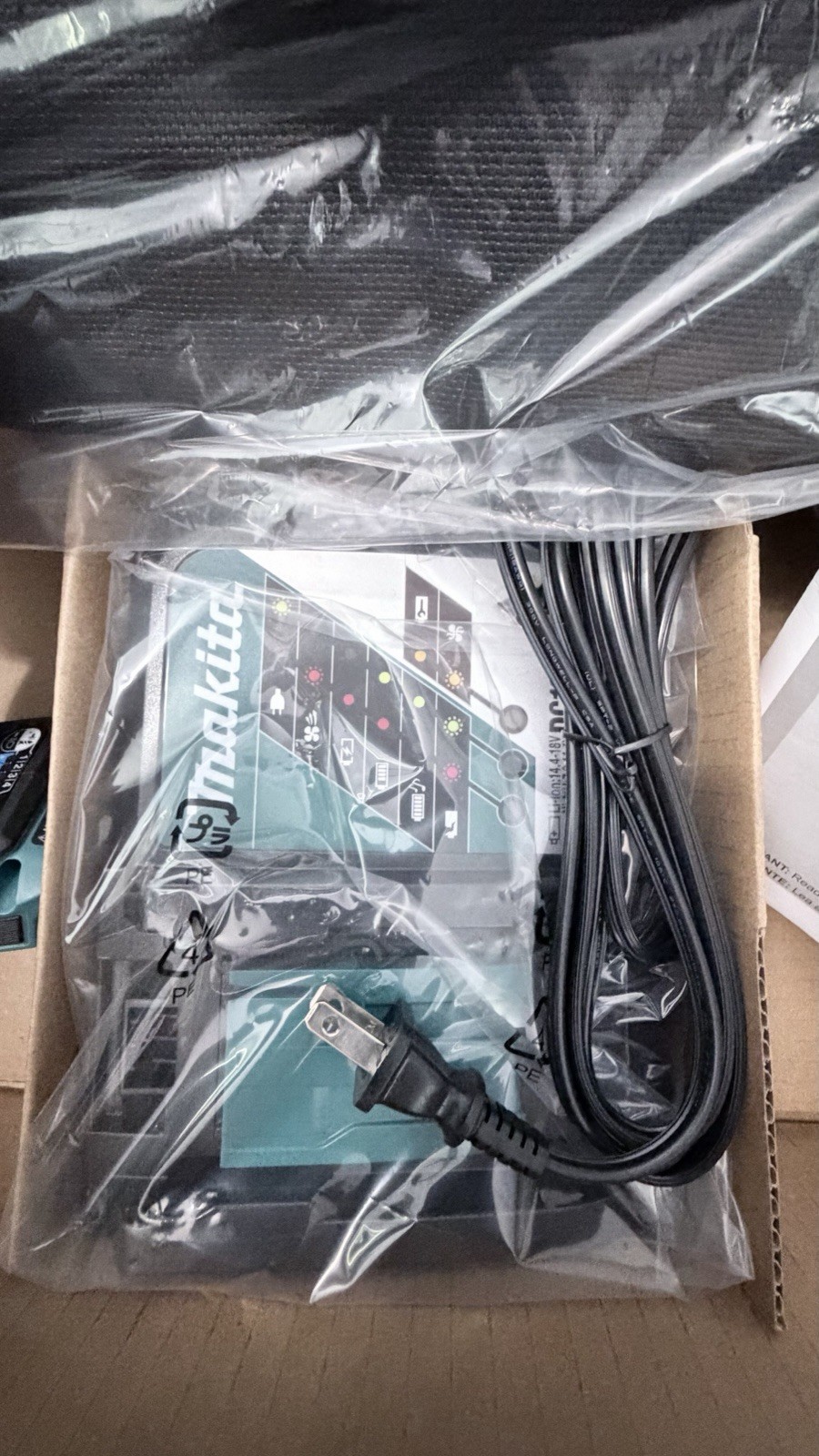 Brand new genuine Makita XDT19 18V Brushless Impact Driver /Charger/ Bag Manual