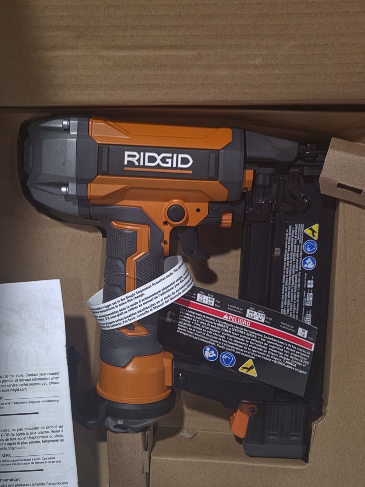 Ridgid 18 Gauge Pneumatic 2 1/8 in Brad Nailer Brand New!!