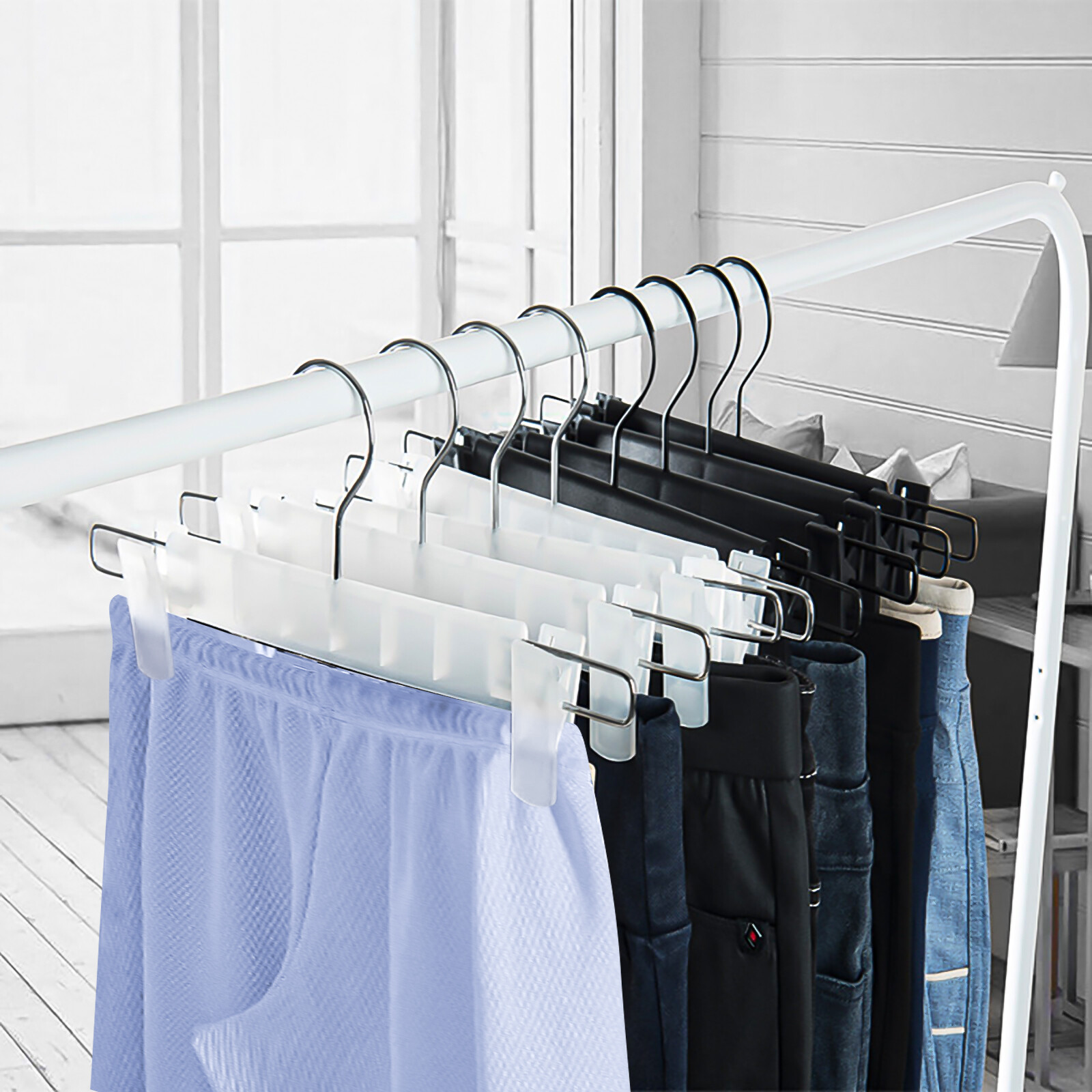 10PCS Plastic Clothes Skirt Pants Hangers Metal Hooks Pinch Clips Black White