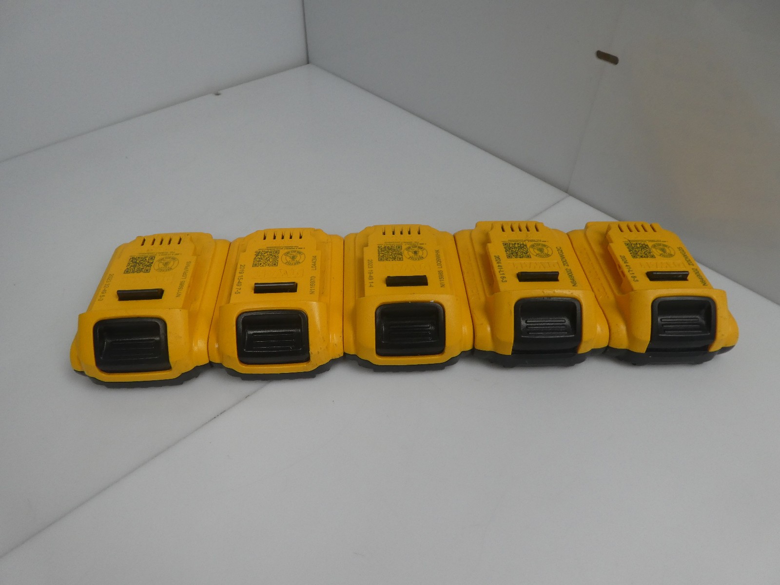 Lot of 5 DEWALT 20V MAX Lithium-Ion 2.0Ah Battery DCB203 USED