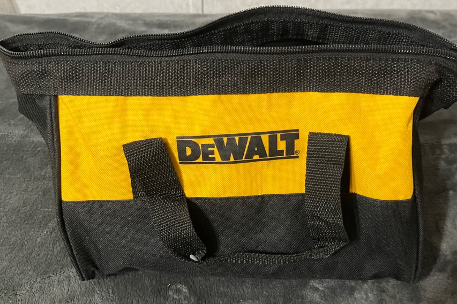DEWALT NEW DCB203 BATTERY, DCB1104 CHARGER, 25′ DEWALT LED TAPE, FREE DEWALT BAG
