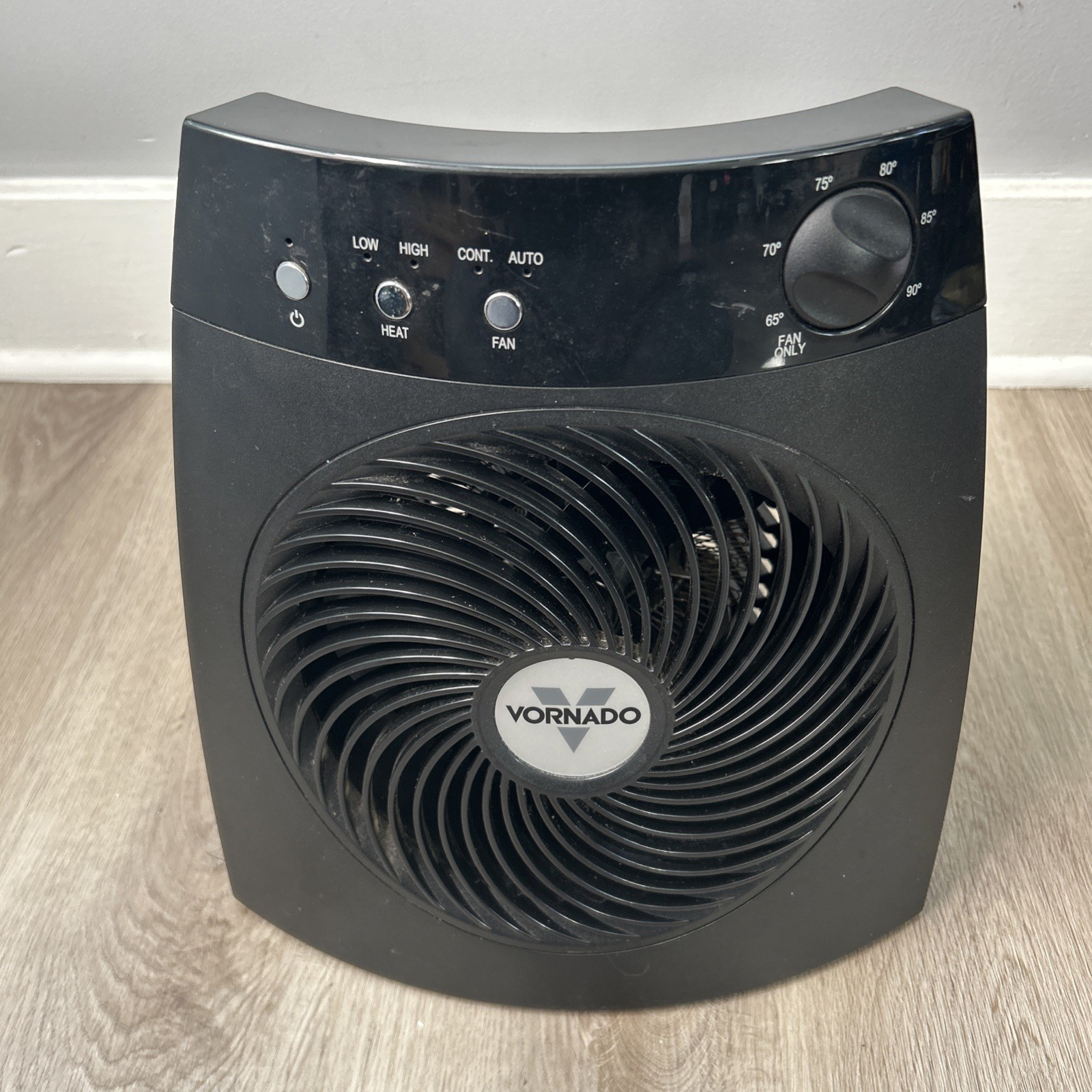 Vornado Whole Room Electric Space Heater Portable AVH4 Black Vortex Tested 1500W