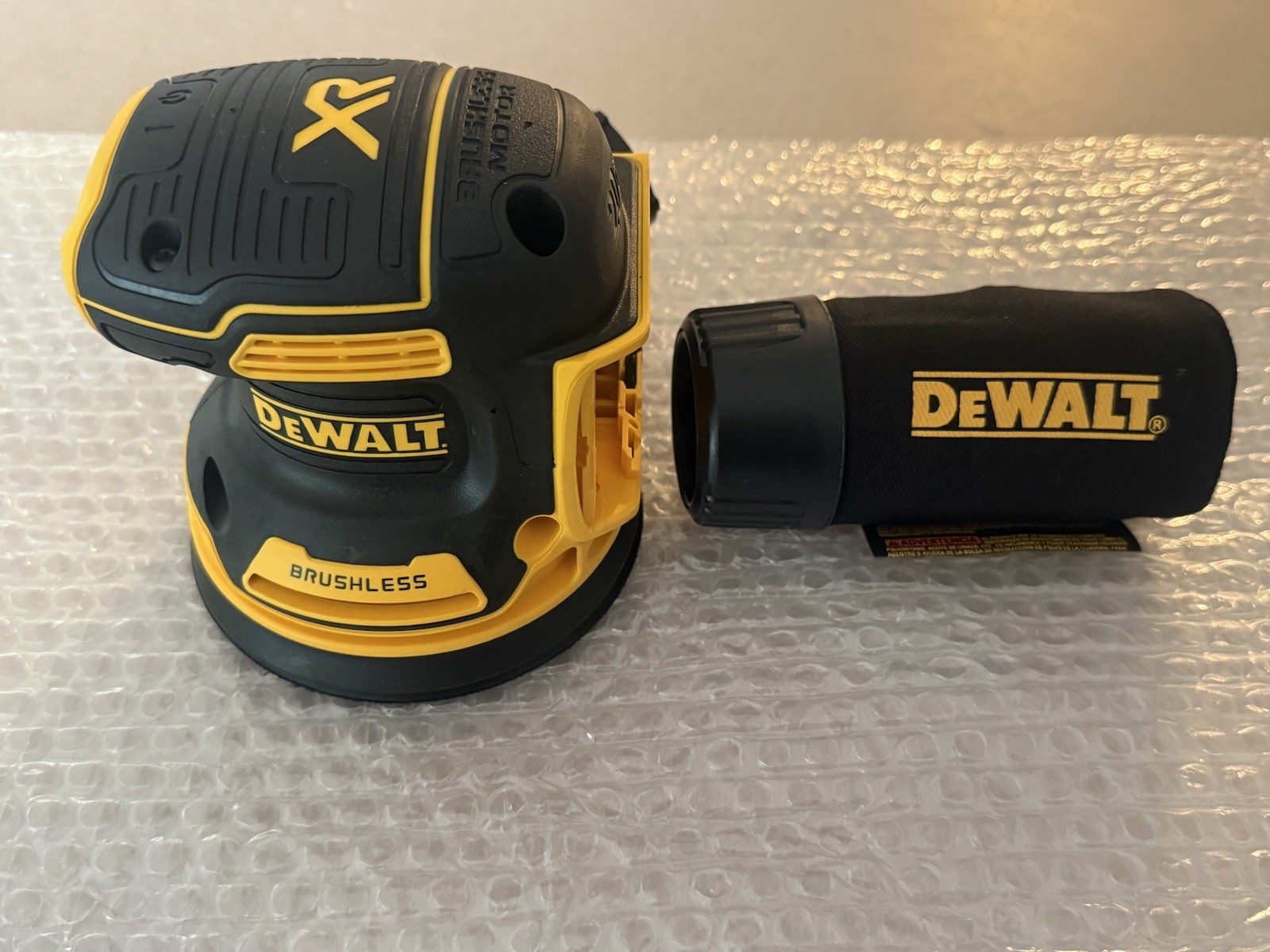 NEW DeWALT 20V MAX XR 5″ Cordless Random Orbital Sander DCW210B (Bare Tool)
