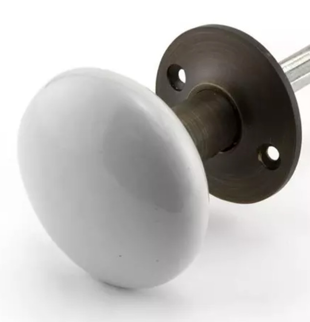 SIGNATURE HARDWARE 010013BPC & IRON RIM LOCK w/ 90000BPC KNOB SET WHITE