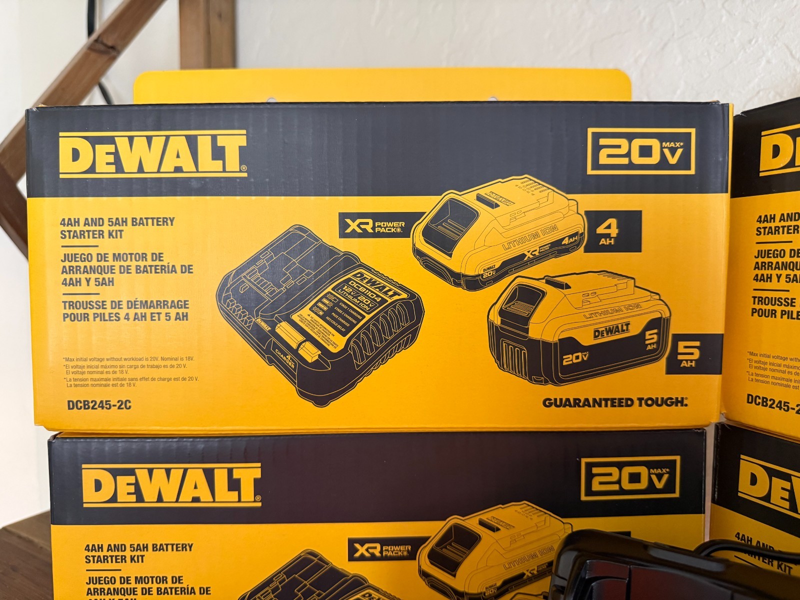 DeWALT Battery Kit 5Ah & 4Ah XR 20V POWERPACK Starter Set and Charger DCB245-2C