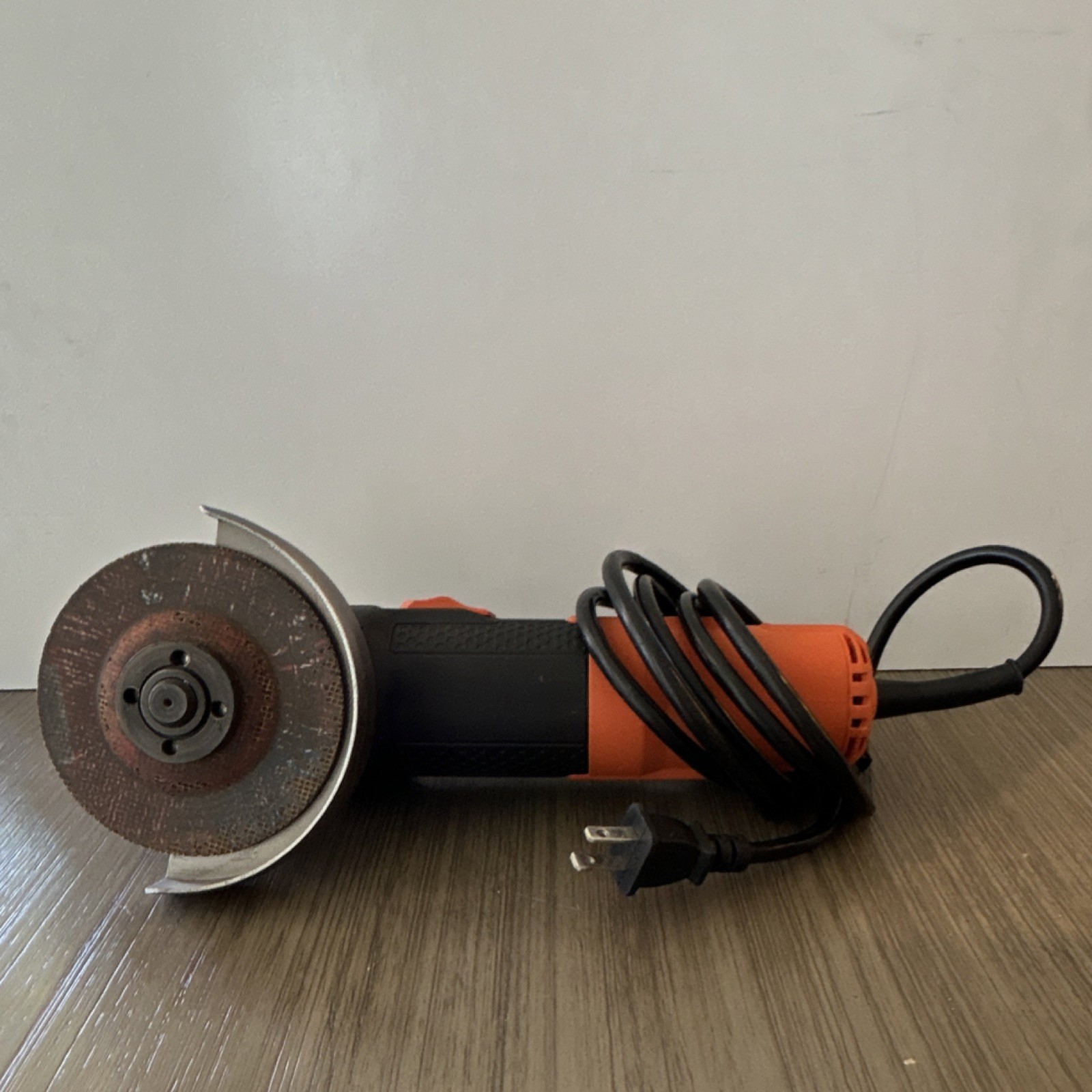 BLACK+DECKER BDEG400 Angle Grinder 4.5in Corded Electric 120V Orange/Black