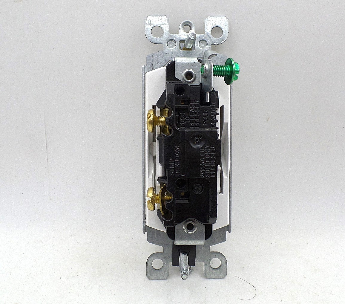 LEVITON M32-05601 DECORA 15A 1POLE ROCKER AC QUIET LIGHT SWITCH WHITE 10-PACK