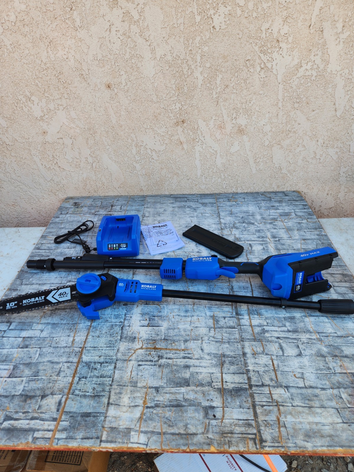 Kobalt 40V Max Brushless 10″ Pole Saw With Charger No Battery Light Used