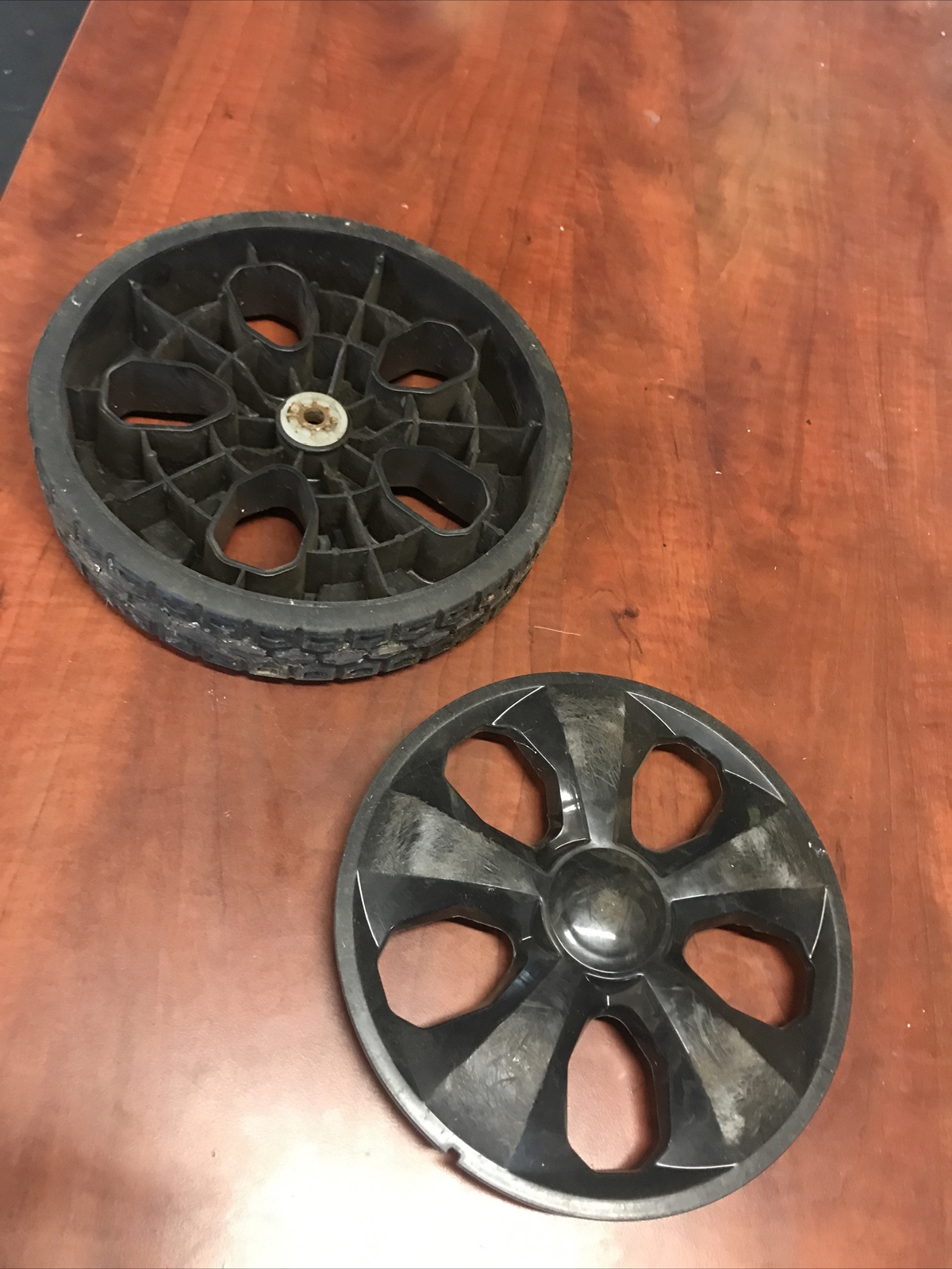 Used OEM Parts Rear Wheel Assembly For Black&Decker MM2000 Lawnmower