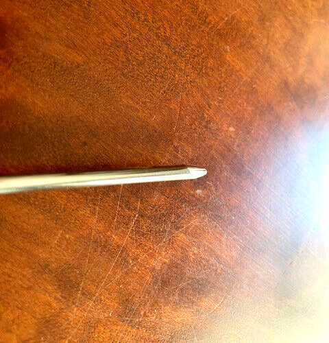 Two Cherries Straight Gouge, #11 2mm, Veiner Gouge