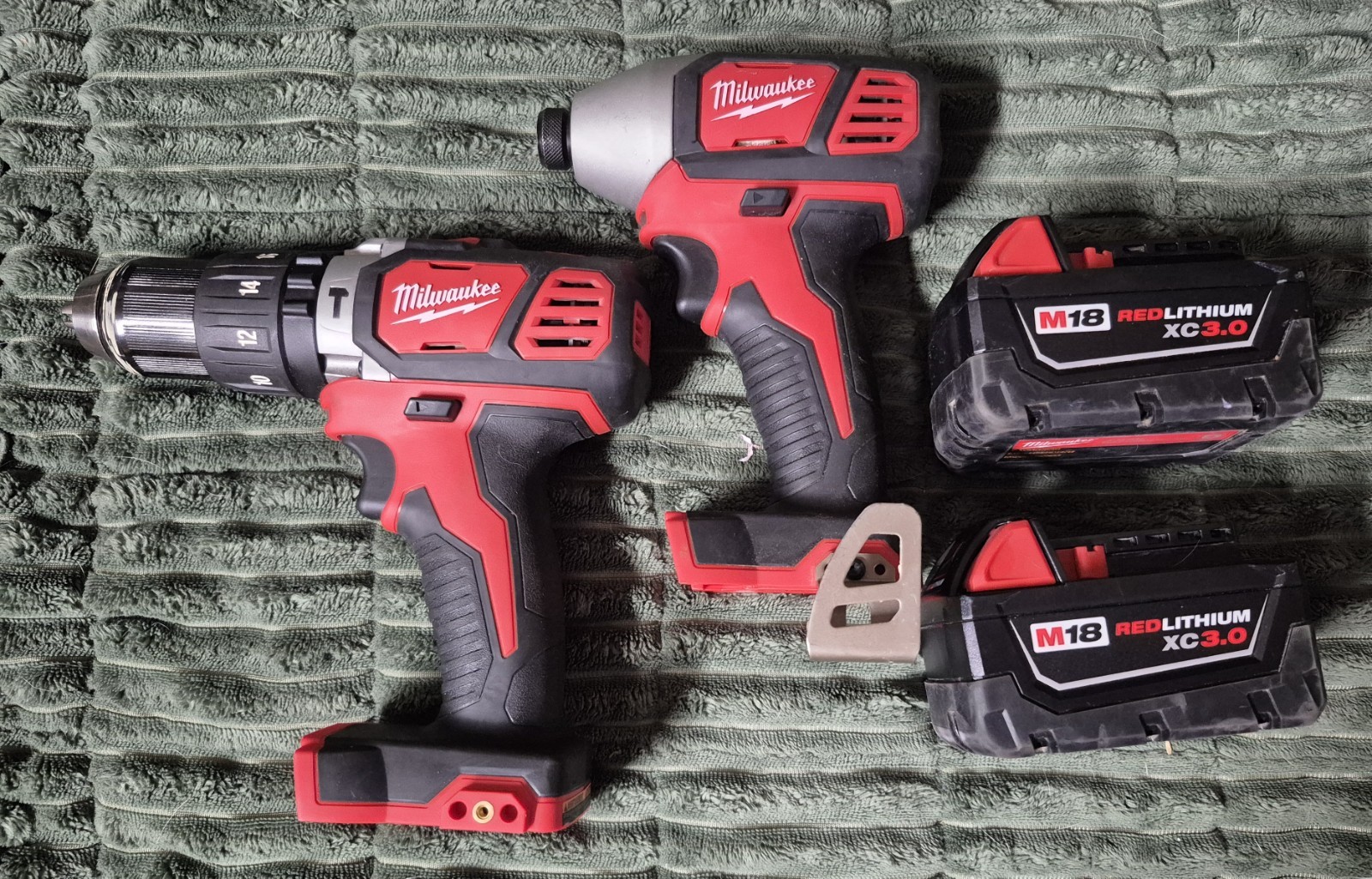 Milwaukee 2607-20 Hammer Drill & 2656-20 1/4″ Impact Driver W/2 XC 3.0 Batteries