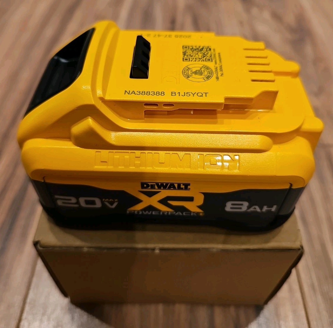 DEWALT DCB2108 20V MAX XR POWERSTACK 8 AH BATTERY NEW OPEN BOX