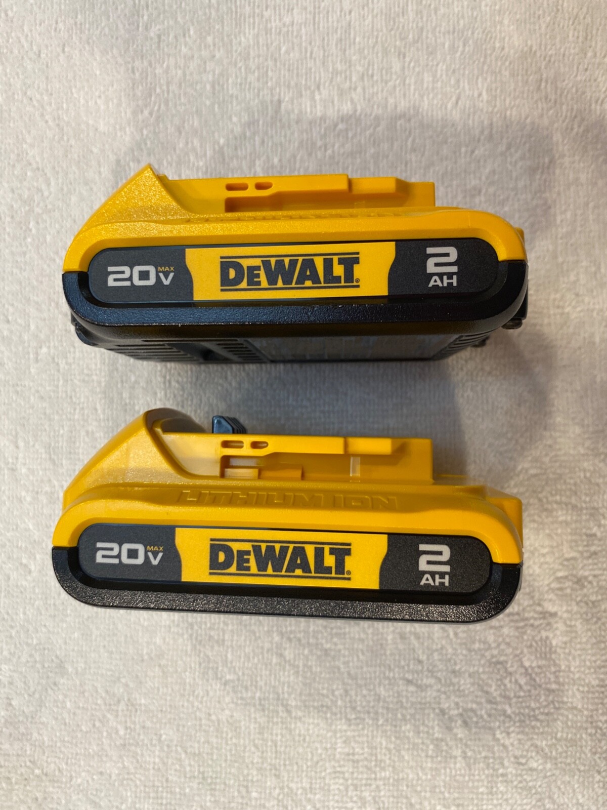 2 New Dewalt DCB203 20V Max Batteries 2.0Ah Lithium Ion Li-Ion 20 Volt DCB203-2