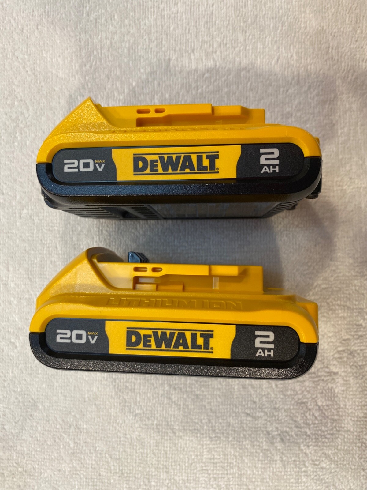 2 New Dewalt DCB203 20V Max Batteries 2.0Ah Lithium Ion Li-Ion 20 Volt DCB203-2