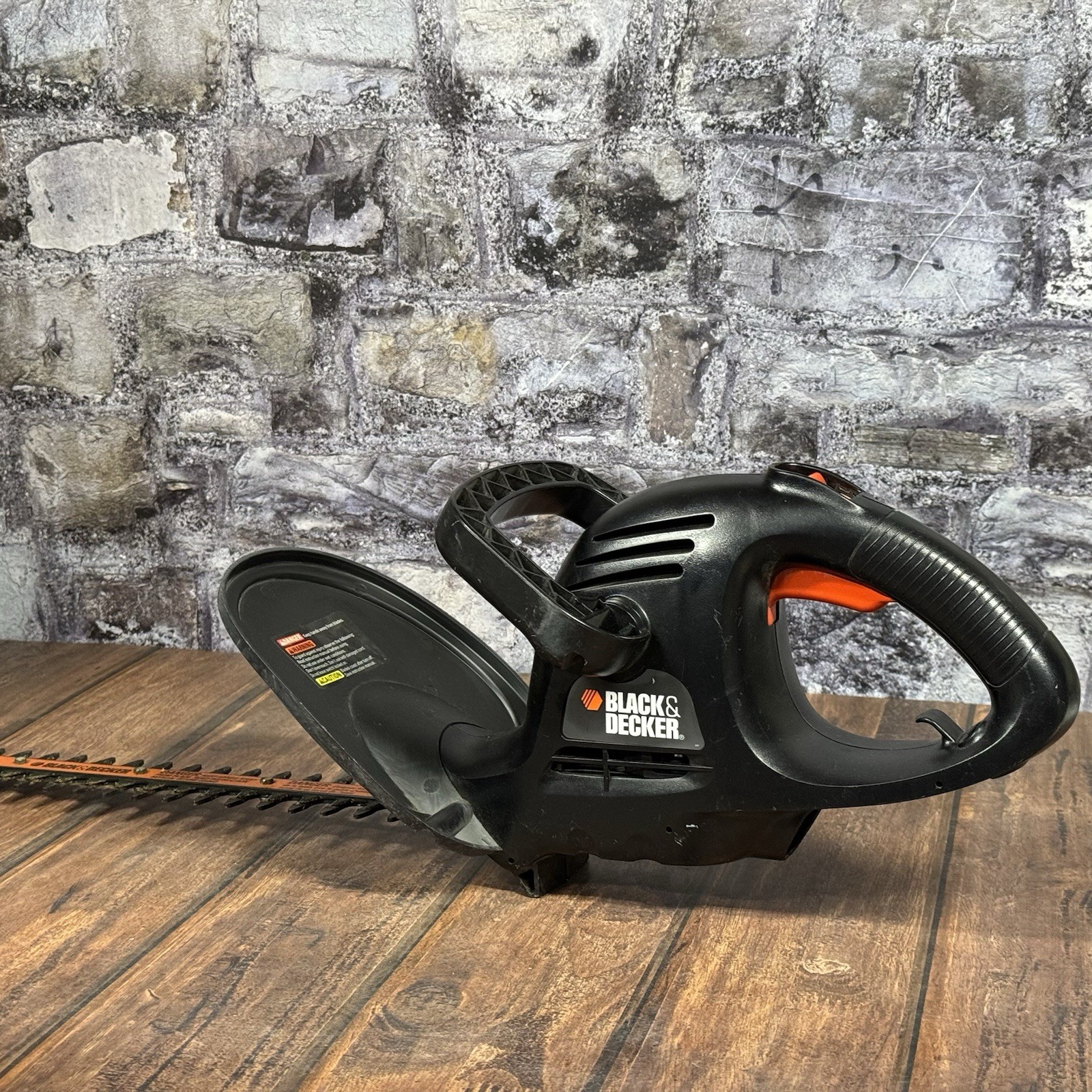 Black & Decker TR1600 Type 1 16 Inch Electric Hedge Trimmer