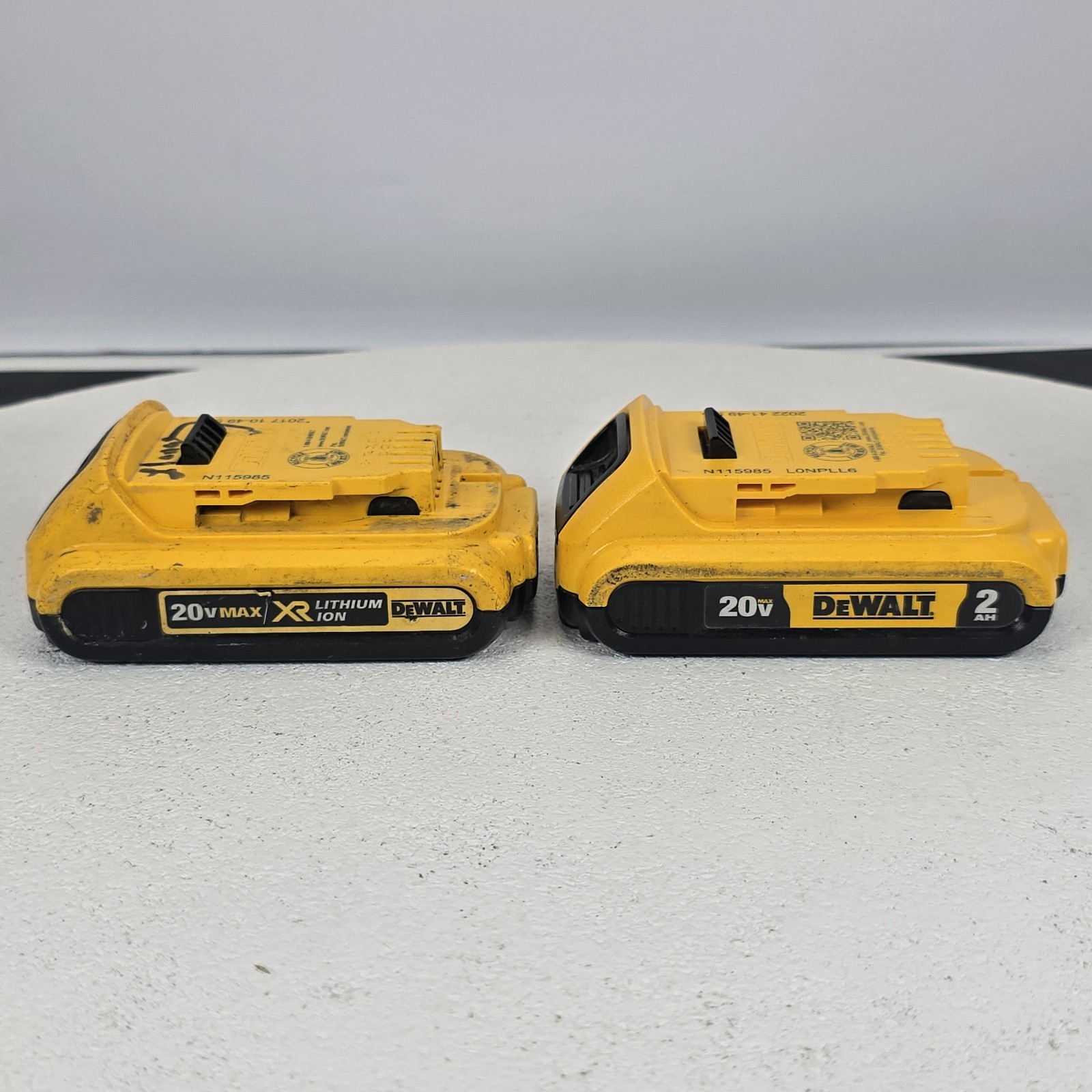 Used DEWALT Genuine DCB203-2 20V 2Ah Lithium-Ion Battery – 2 Pack (READ Descrip)
