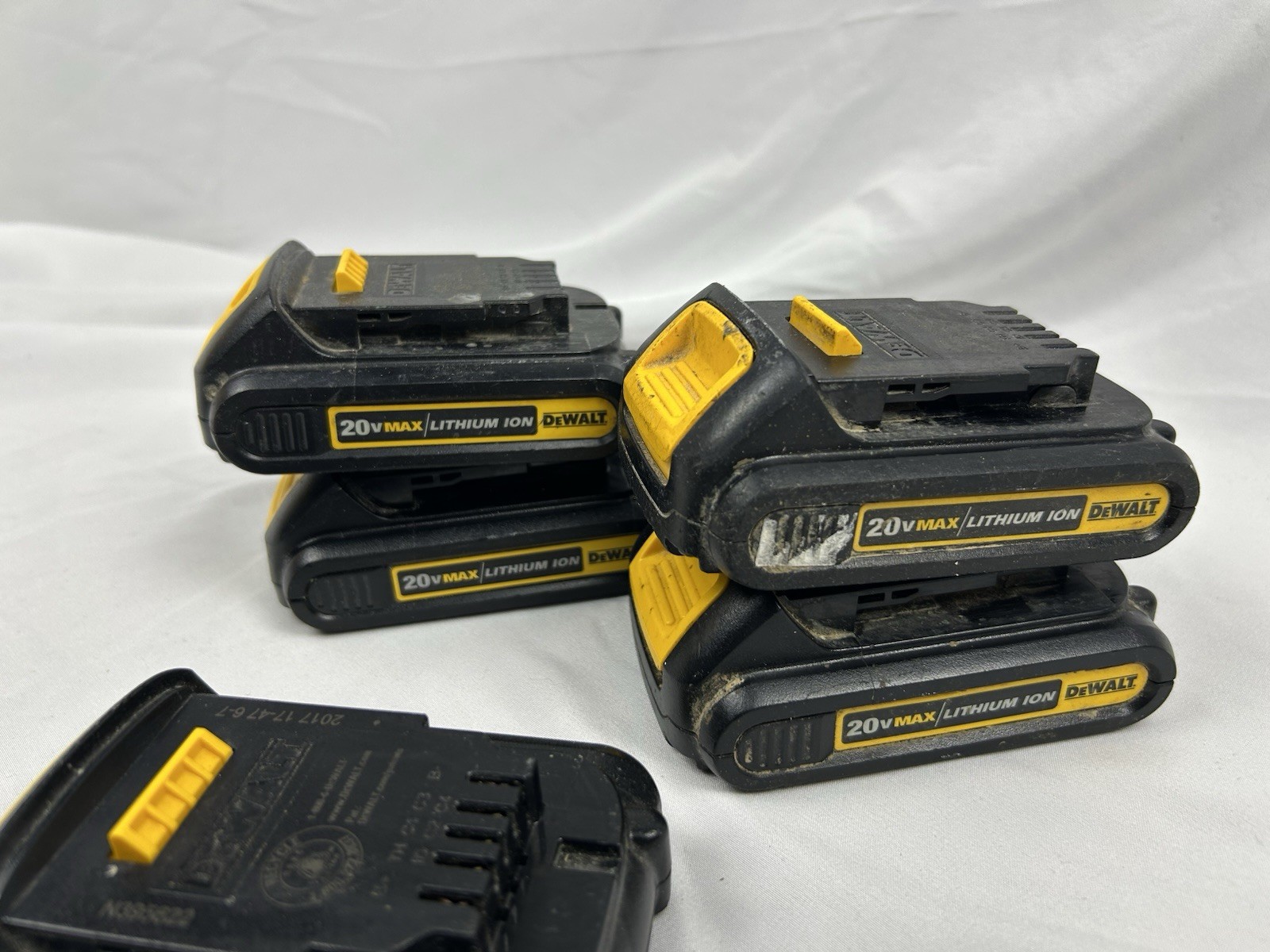 Dewalt DCB207 20V Max Battery Lithium Ion 20 Volt Battery 1.3 Ah 1 Per Order!!