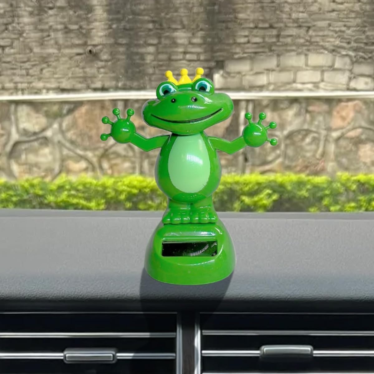 Adorable Solar-Powered Frog Car Decoration – Compact 4.17 inch Funny Accessory