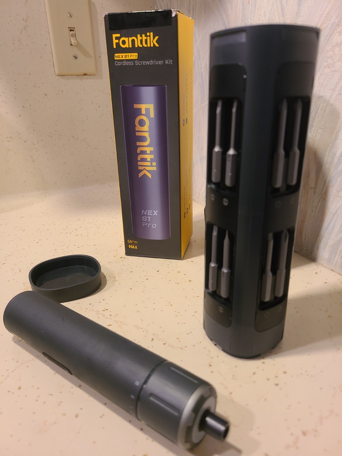 Fanttik S1 Pro 3.7V Electric Screwdriver, Cordless Screwdriver, 16 S2 Metal Bits