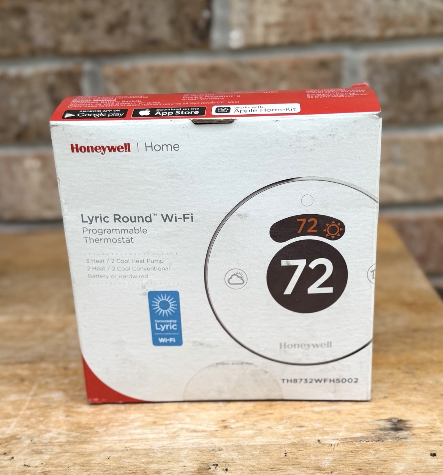 New in Box! Honeywell Lyric Round Wi-Fi Programmable Thermostat TH8732WFH5002