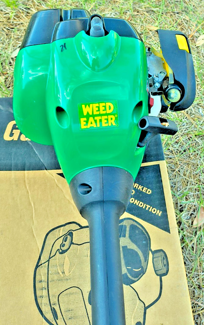 HUSQVARNA WEED EATER USA 25cc FEATHERLITE STRAIGHT SHAFT STRING TRIMMER NEW DEMO