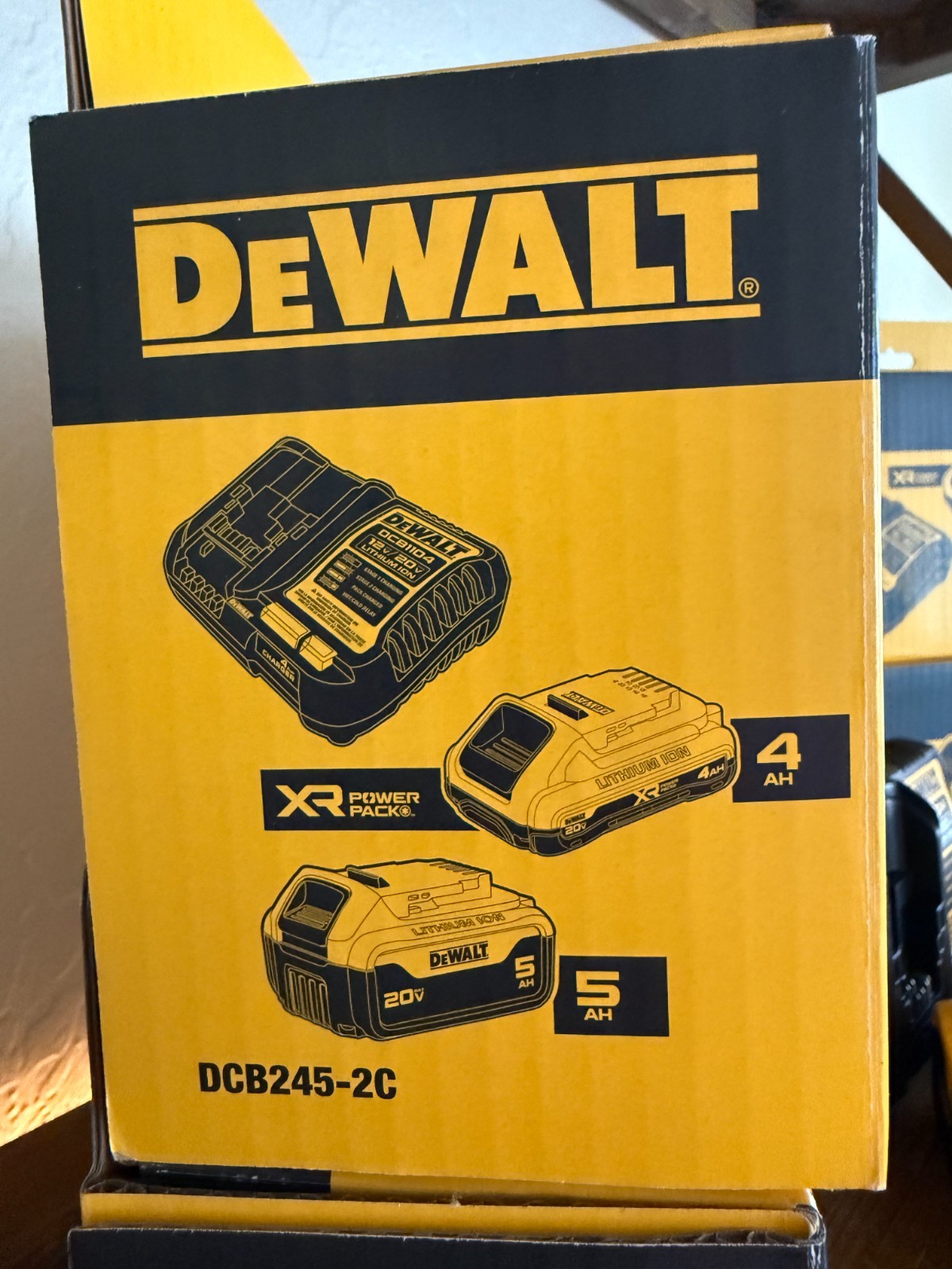 DeWALT Battery Kit 5Ah & 4Ah XR 20V POWERPACK Starter Set and Charger DCB245-2C