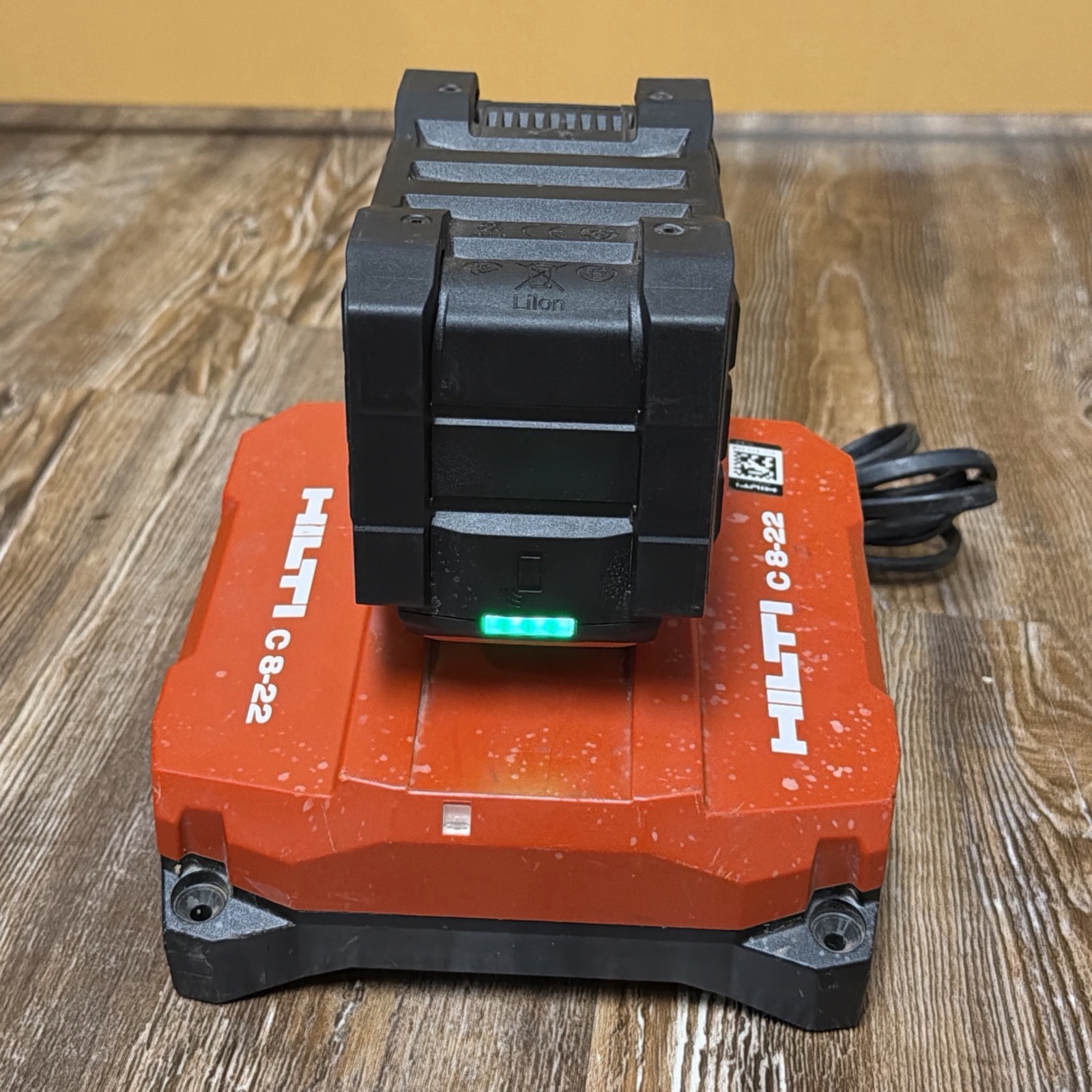 HILTI C 8-22 Nuron Charger & HILTI B 22-255 12AH BATTERY B 22-255 Li-ion
