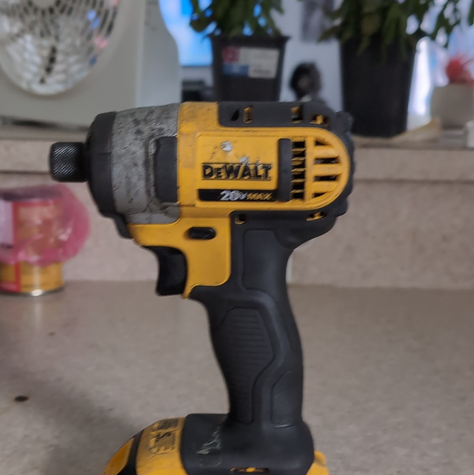 DEWALT DCF885 20V MAX 1/4 in Keyless Cordless Impact Driver LED Tool Only