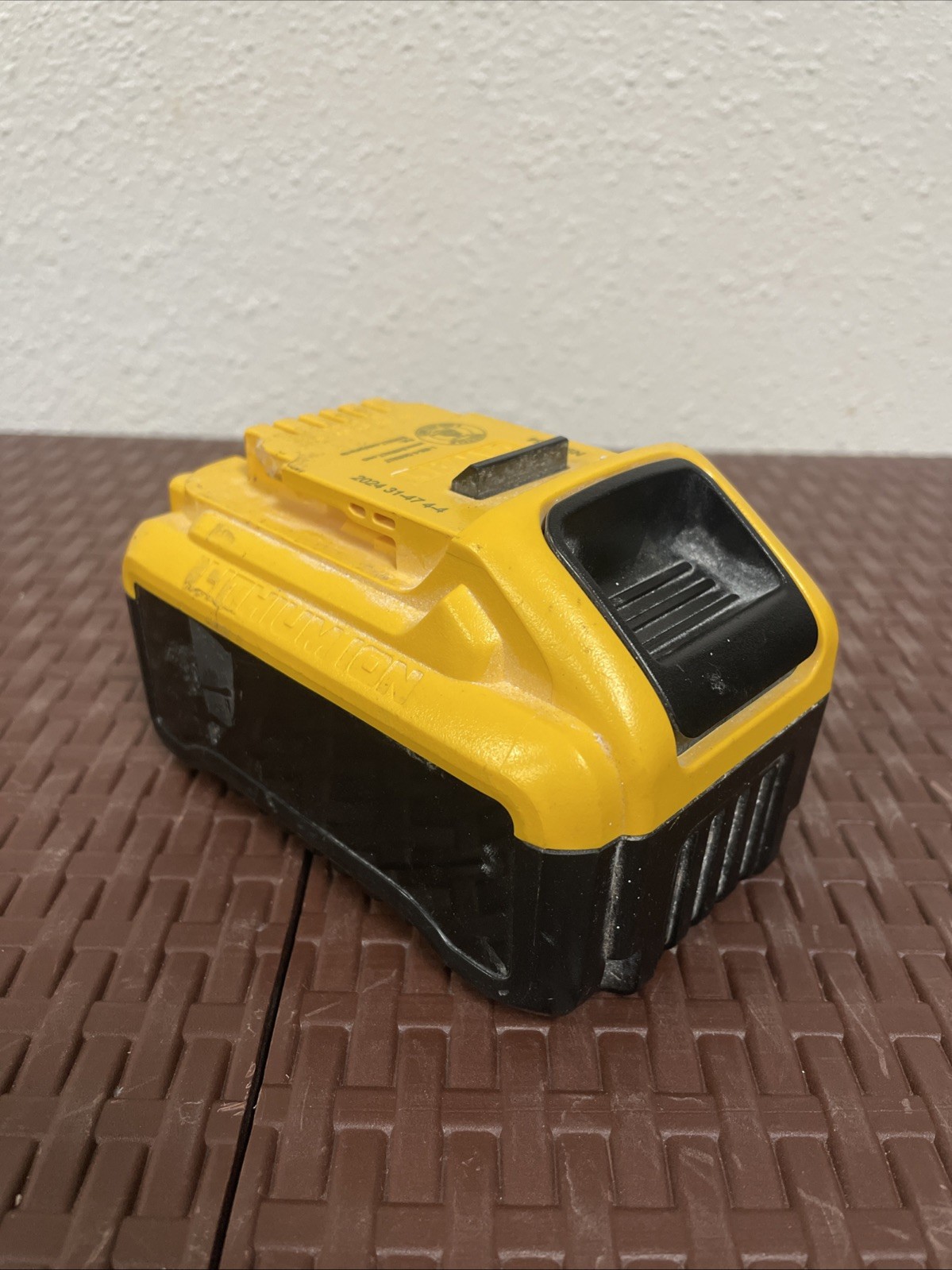 DEWALT [DCB206] GENUINE 20V MAX 6AH XR LITHIUM-ION BATTERY PACK