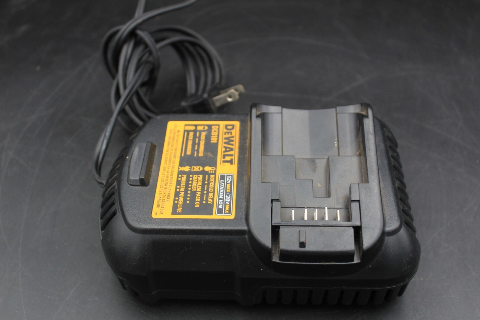 Dewalt DCB101 12V to 20V Lithium-Ion Battery Charger Genuine OEM