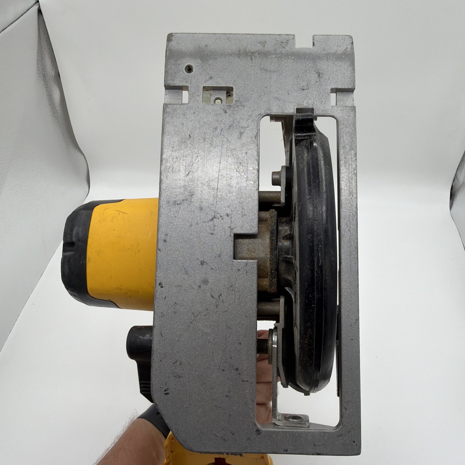 DeWALT DC390 18V Cordless 6-1/2″ Circular Saw No Battery Tool Only WORKING