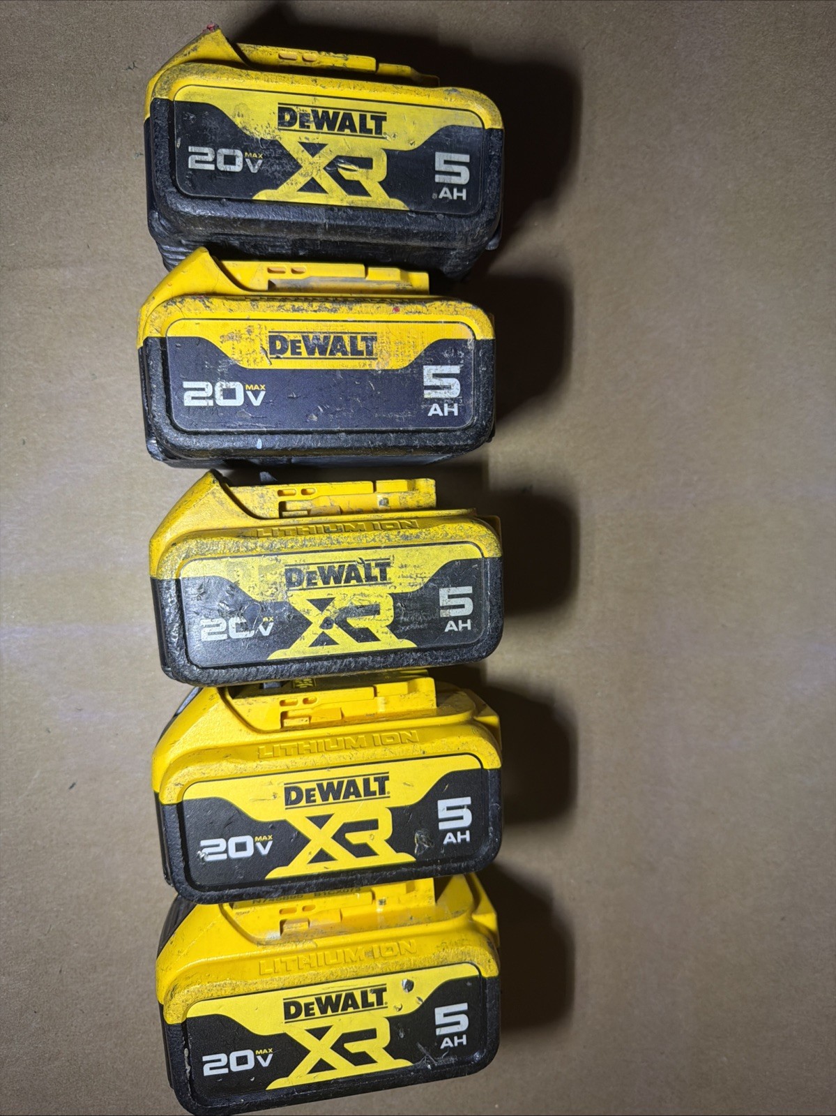 2025 2024 2023 DEWALT DCB205 20v 5ah Max XR Lithium Ion Power Tool Battery