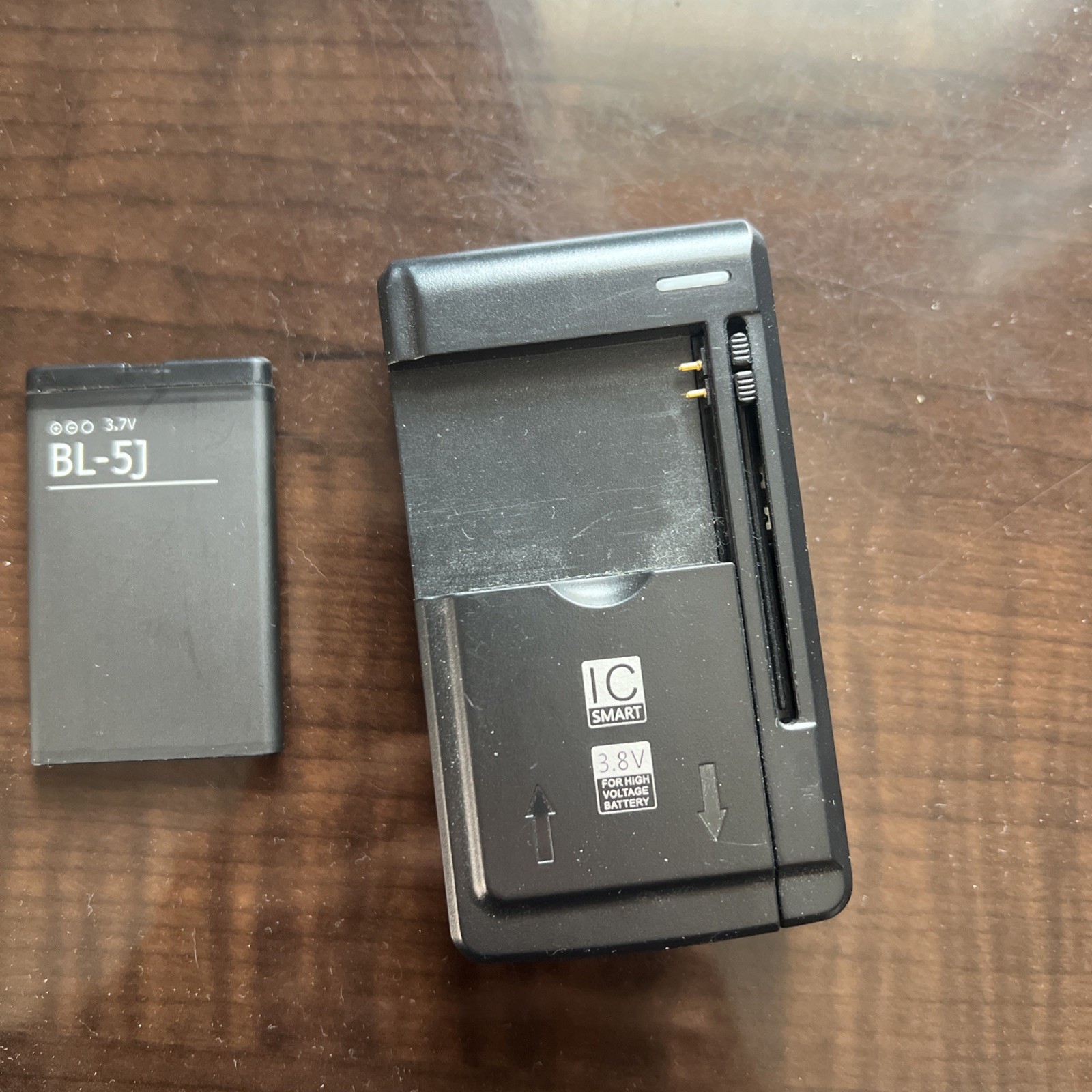 Battery Bl-5j 3.7v 1320 mah and Battery Charger