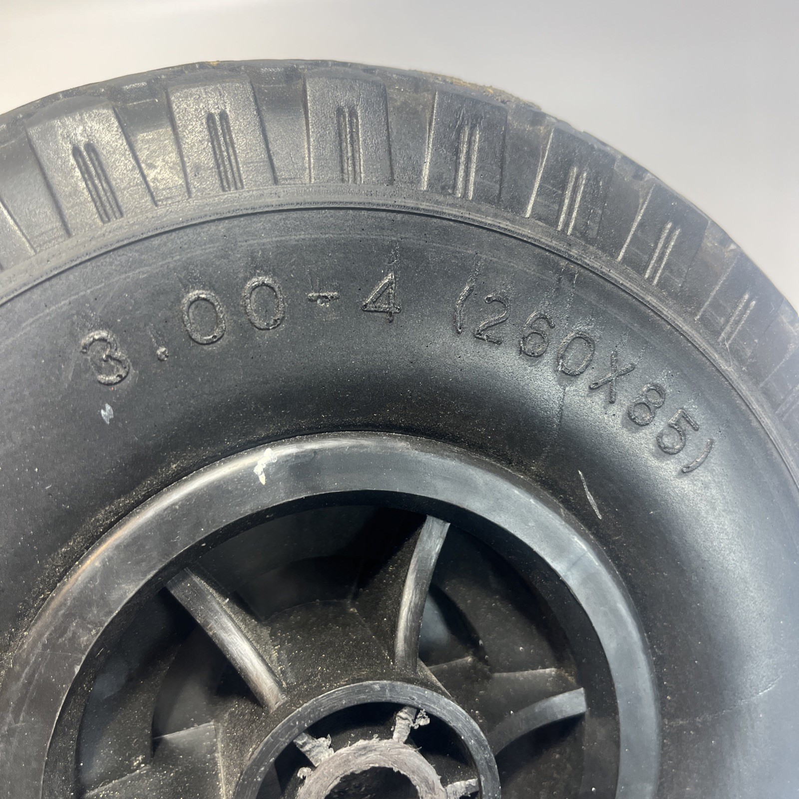 3.00-4 (260×85) Solid Rubber Tire Flat Free Utility Cart Wheel Replacement