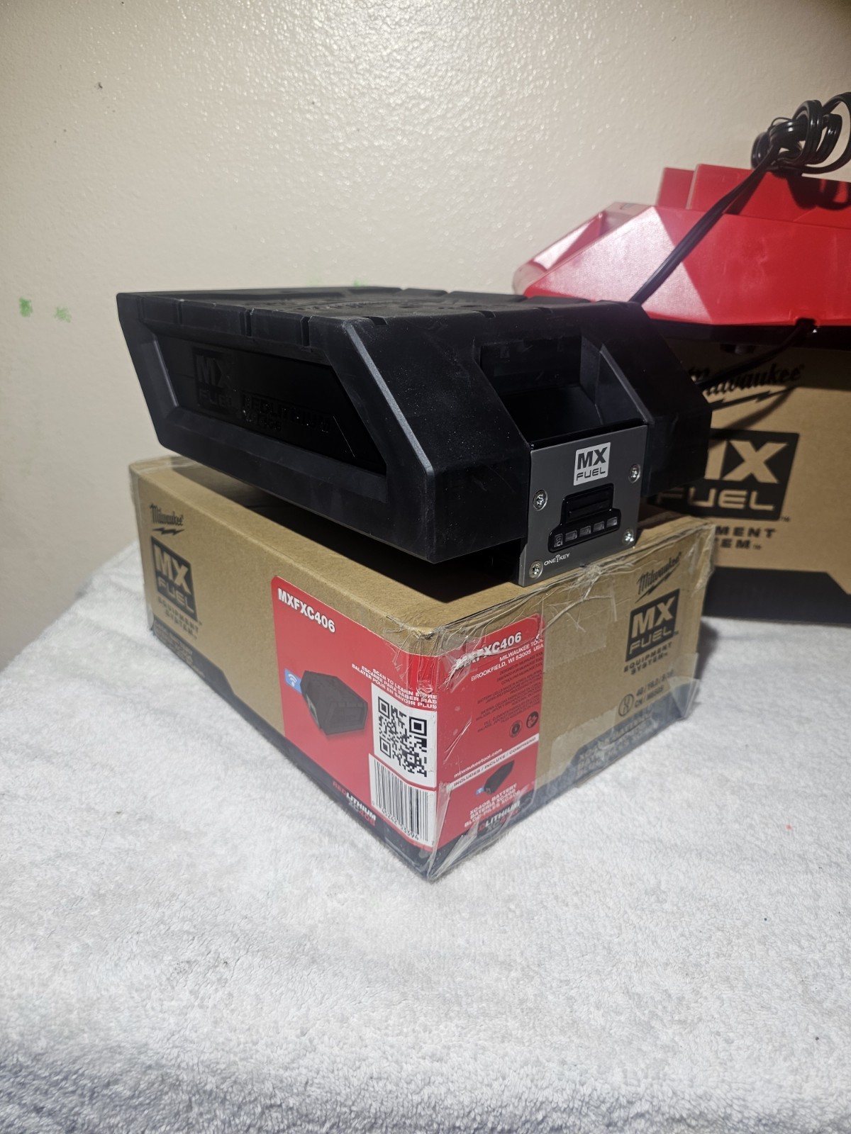 Milwaukee MXFC-2XC FUEL XC406 Charger Expansion Kit (2 Batteries And Charger)